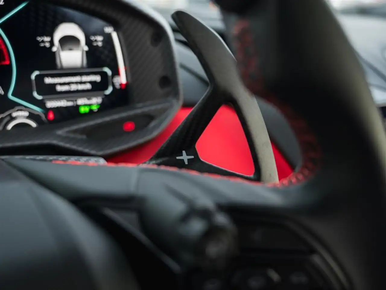 Lamborghini Revuelto снимка Lamborghini Revuelto