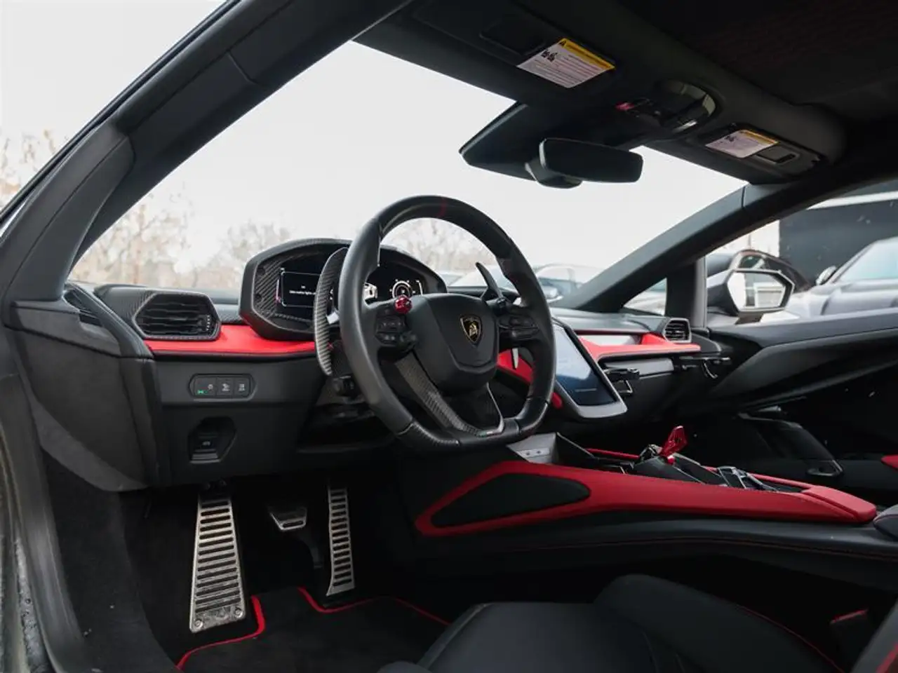 Lamborghini Revuelto снимка Lamborghini Revuelto
