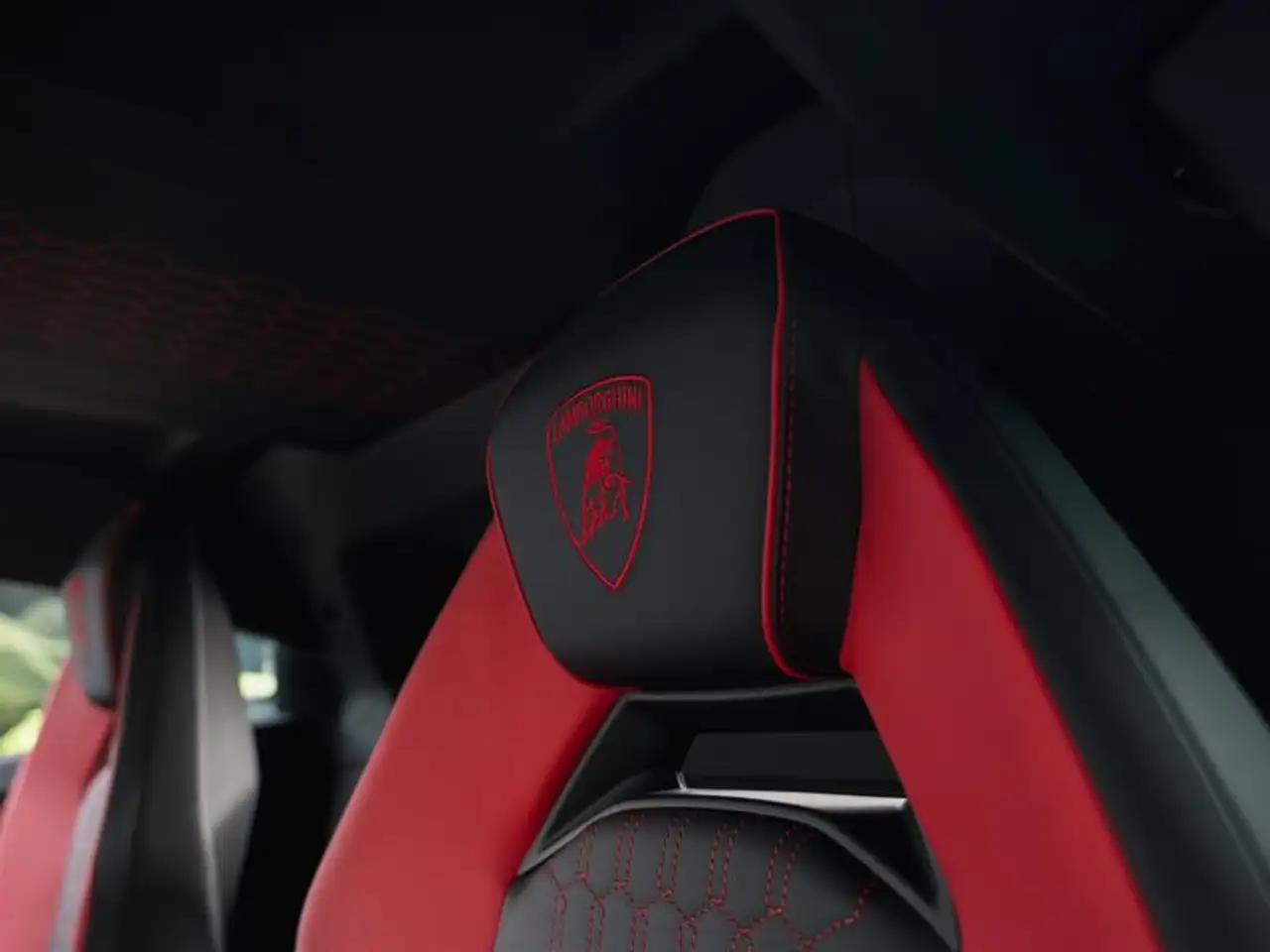 Lamborghini Revuelto снимка Lamborghini Revuelto