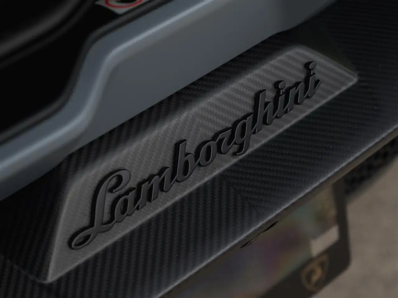 Lamborghini Revuelto снимка Lamborghini Revuelto