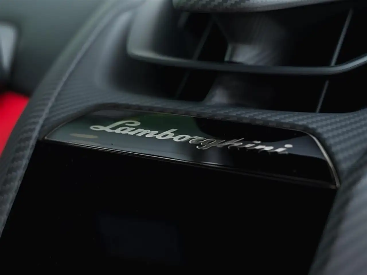 Lamborghini Revuelto снимка Lamborghini Revuelto