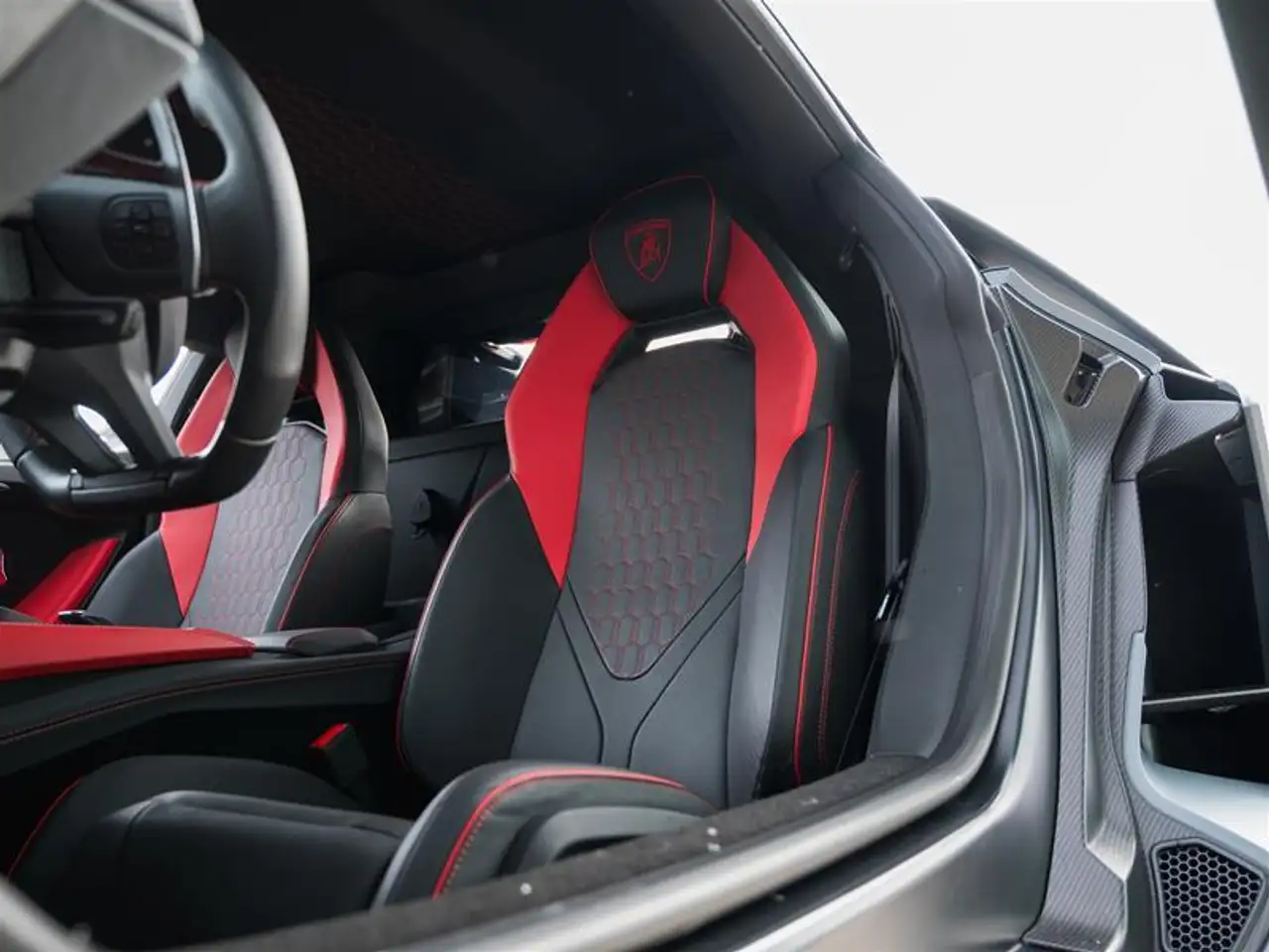 Lamborghini Revuelto снимка Lamborghini Revuelto