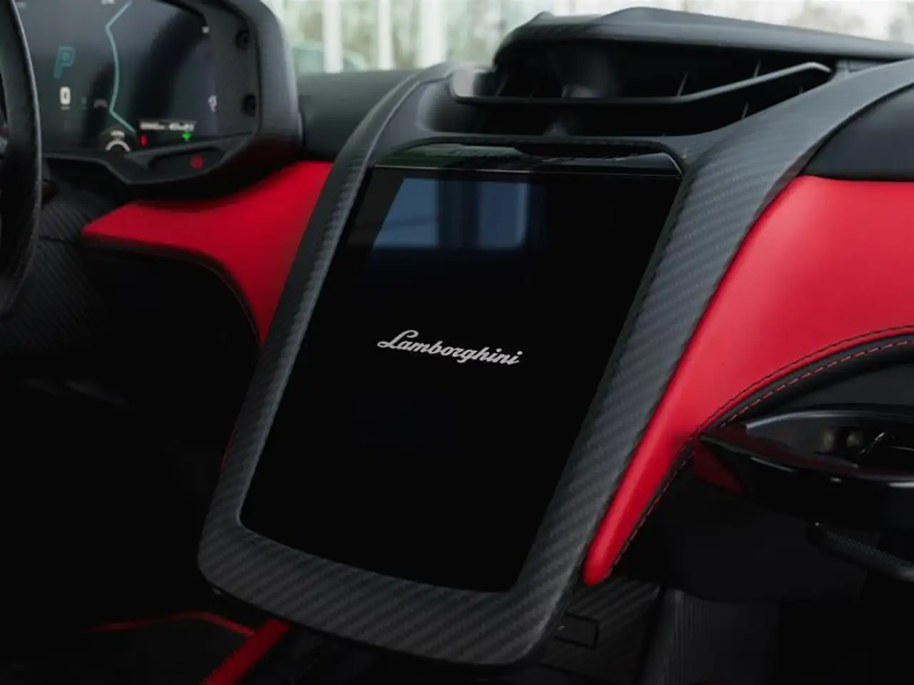 Lamborghini Revuelto снимка Lamborghini Revuelto