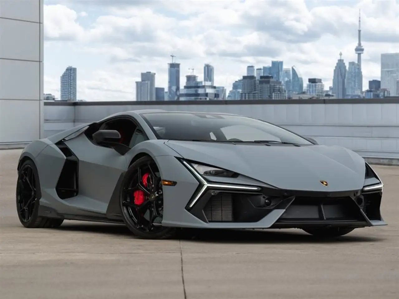 Lamborghini Revuelto снимка Lamborghini Revuelto