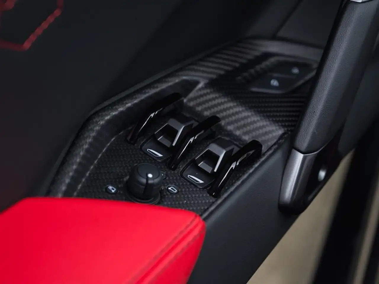 Lamborghini Revuelto снимка Lamborghini Revuelto