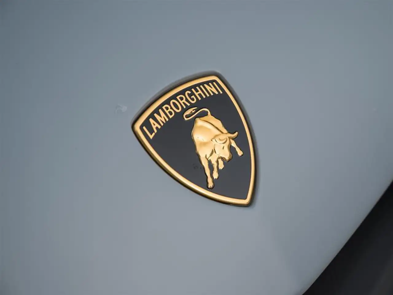 Lamborghini Revuelto снимка Lamborghini Revuelto