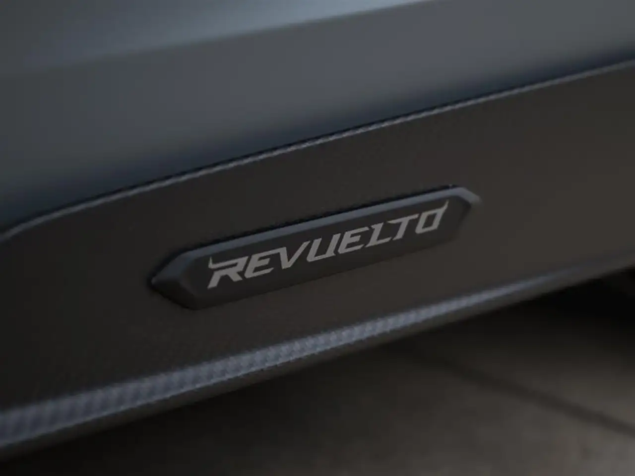 Lamborghini Revuelto снимка Lamborghini Revuelto