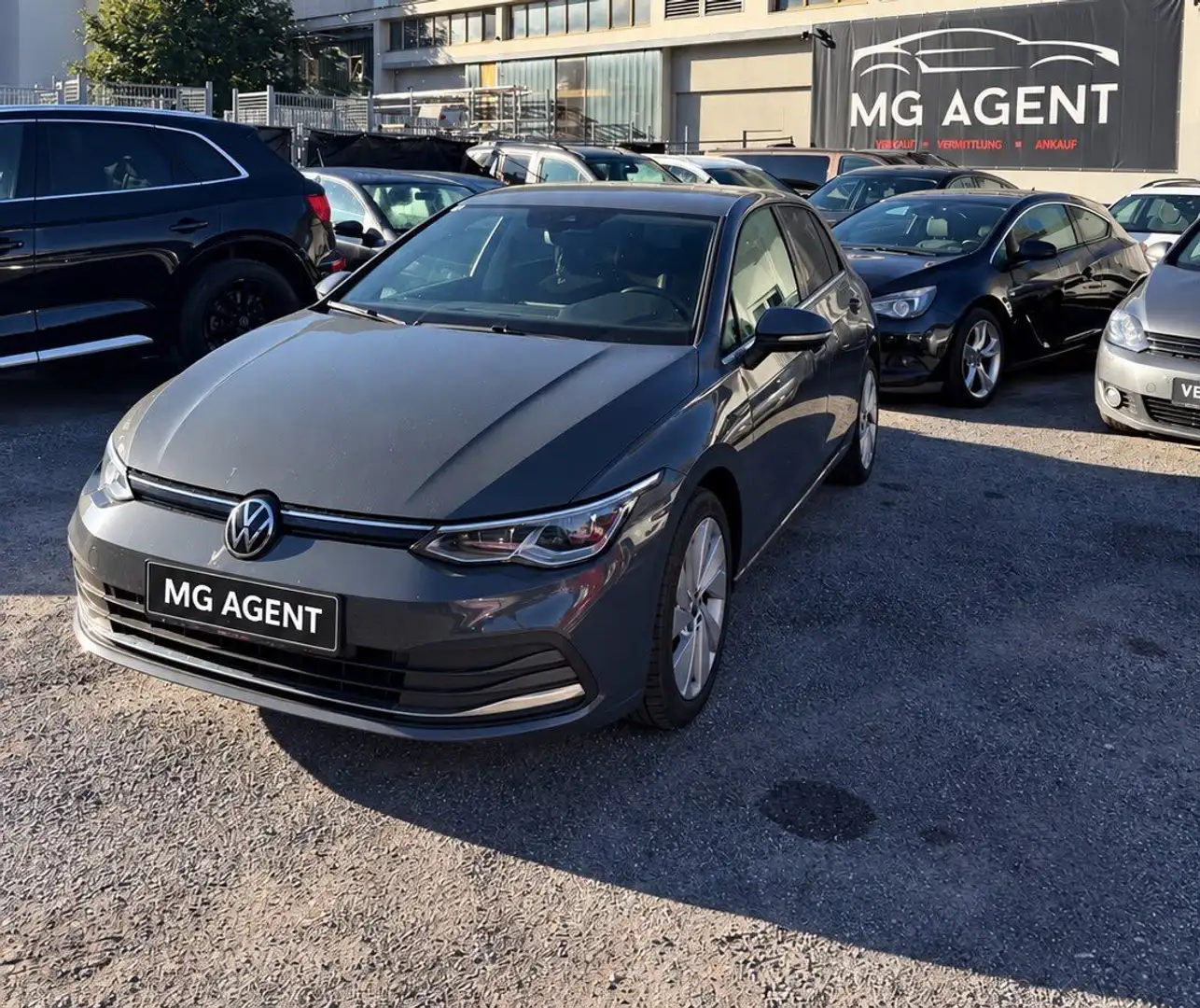 Volkswagen Golf VIII 1.5 TSI Style OPF Grau - 2