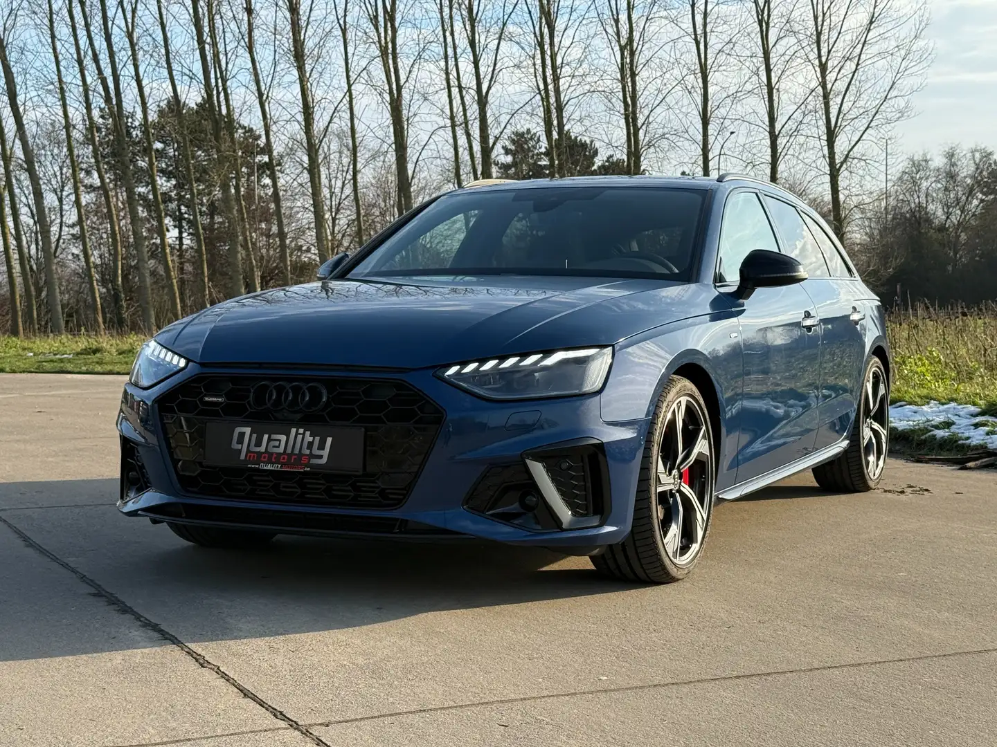 Audi A4 Avant 45 TFSI Quattro S line tronic Blauw - 1