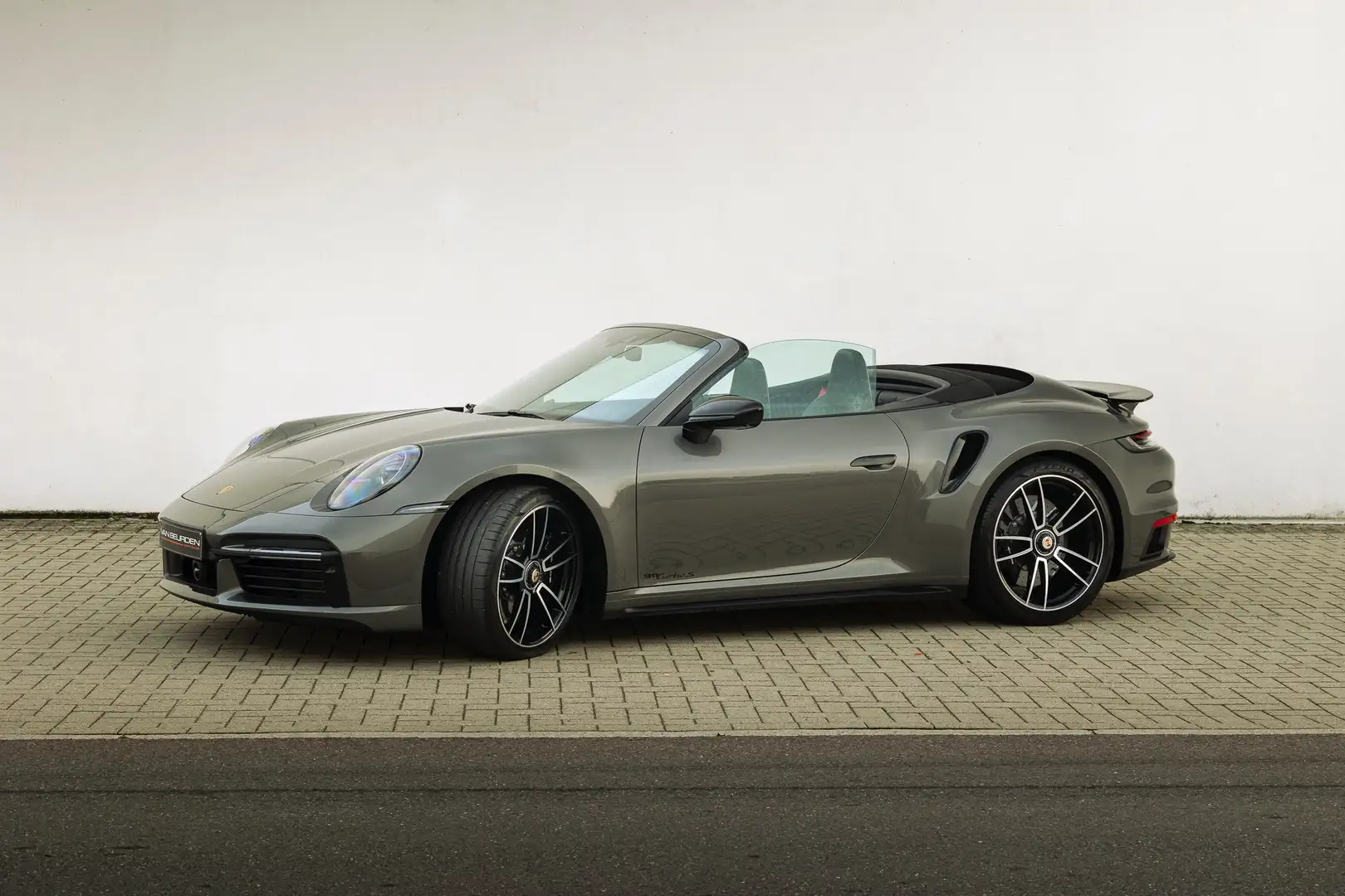 Porsche 992 911Turbo S Cabriolet Gris - 2