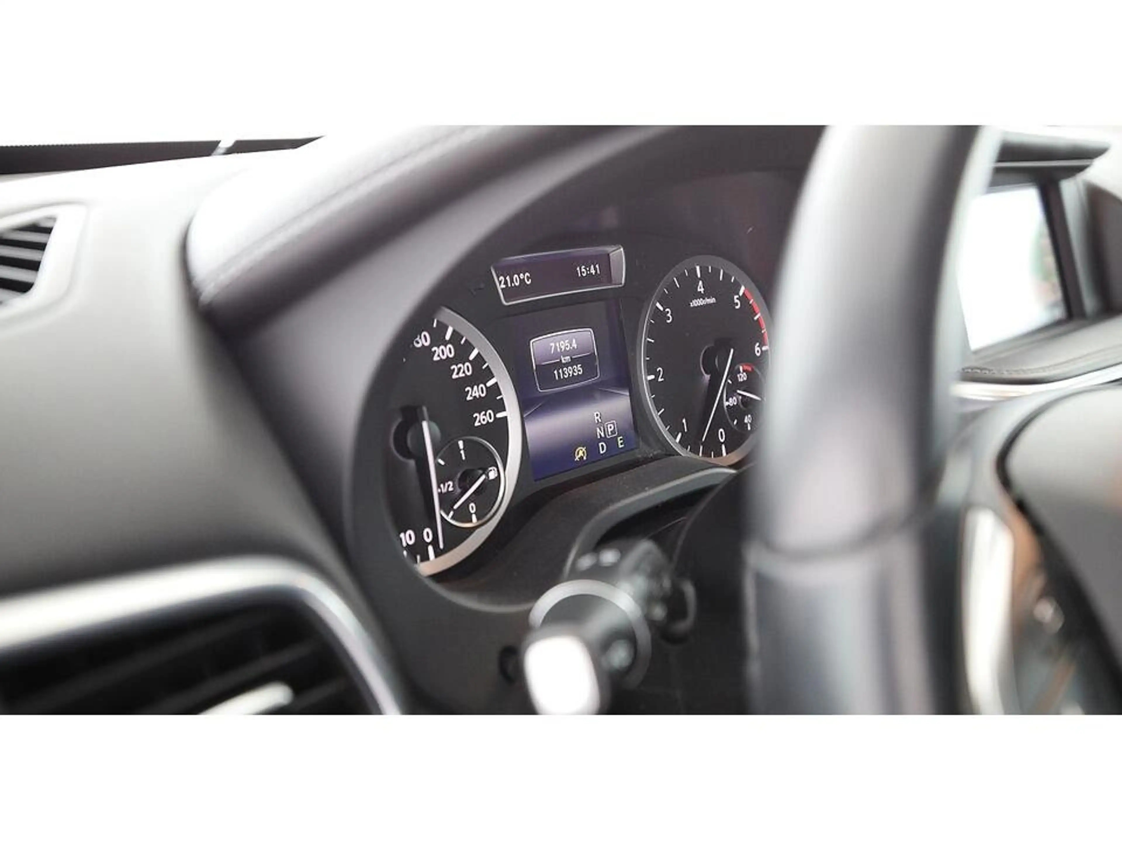 Infiniti Q30 2.2d Aut NAVI SITZHZG TEMPOMAT PARKHILFE — photo 15