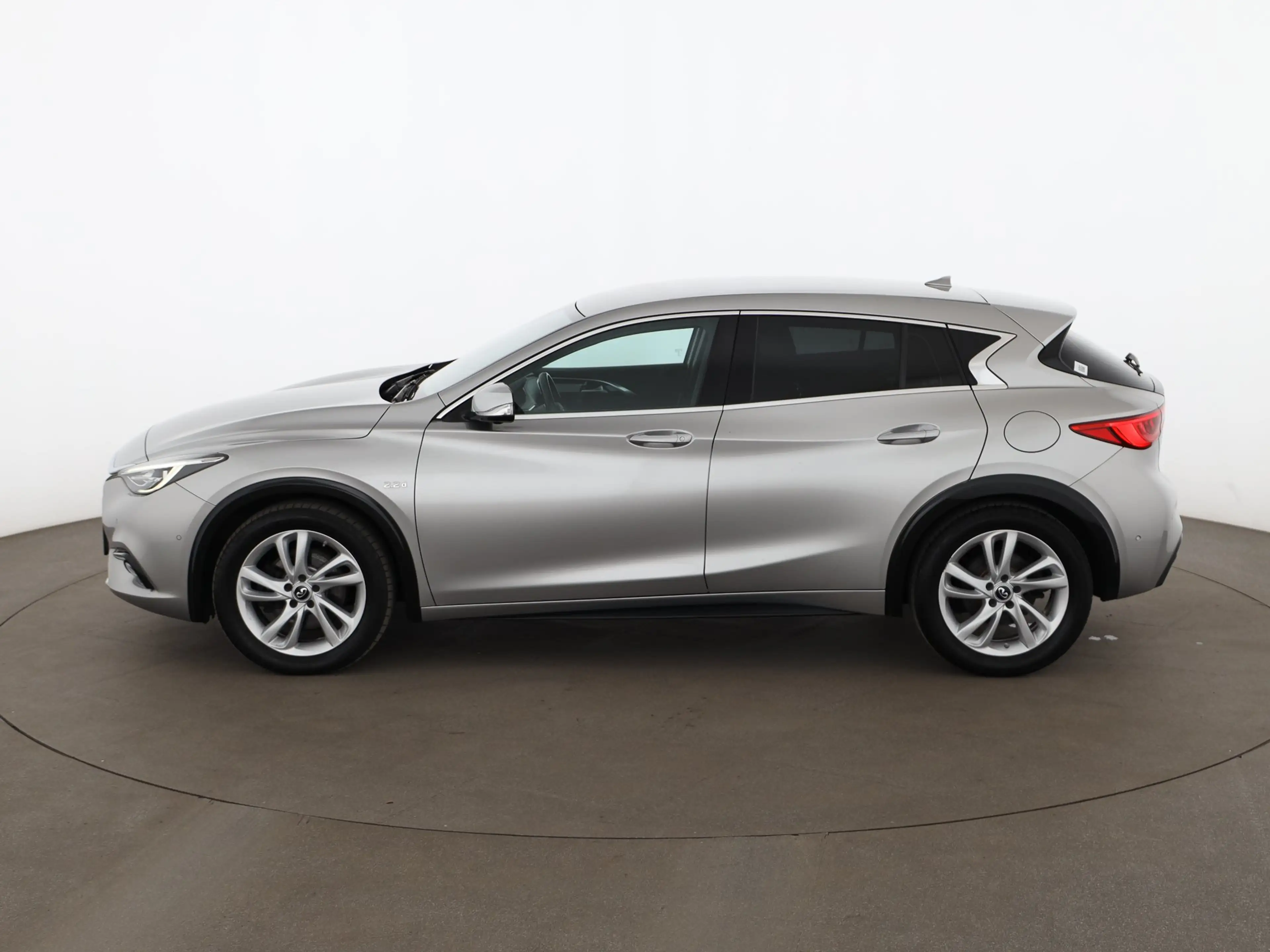 Infiniti Q30 2.2d Aut NAVI SITZHZG TEMPOMAT PARKHILFE — photo 6