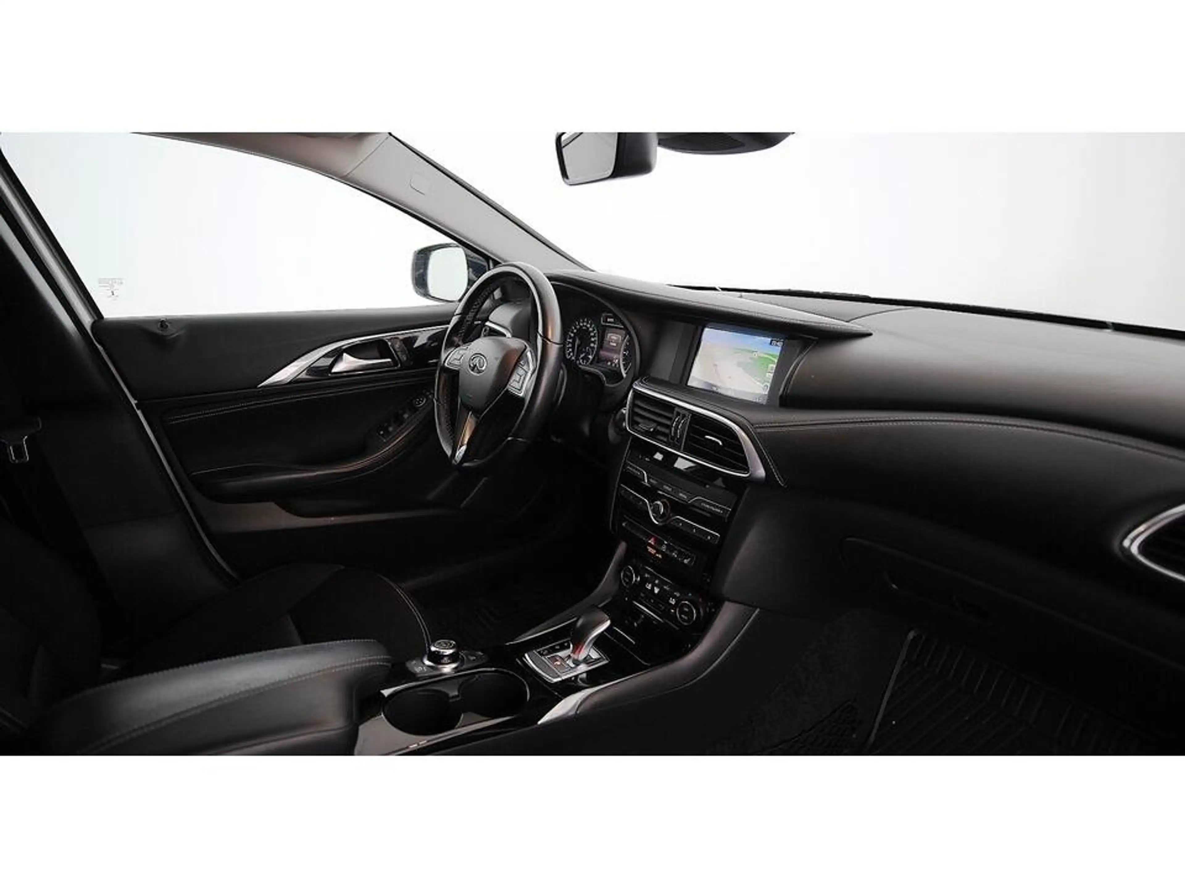 Infiniti Q30 2.2d Aut NAVI SITZHZG TEMPOMAT PARKHILFE — photo 13