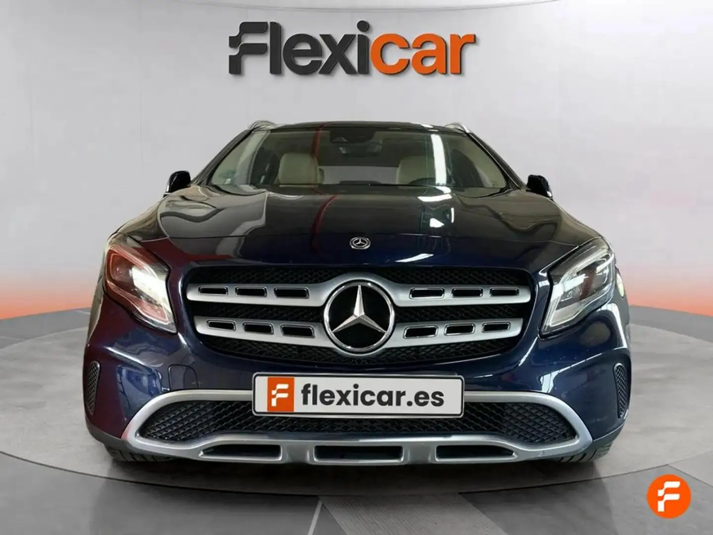 Mercedes-Benz GLA 200 d AMG Line Amarillo - 2