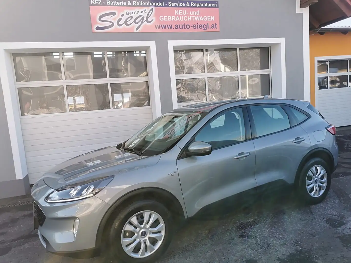 Ford Kuga 1,5 EcoBlue Cool & Connect Grau - 1