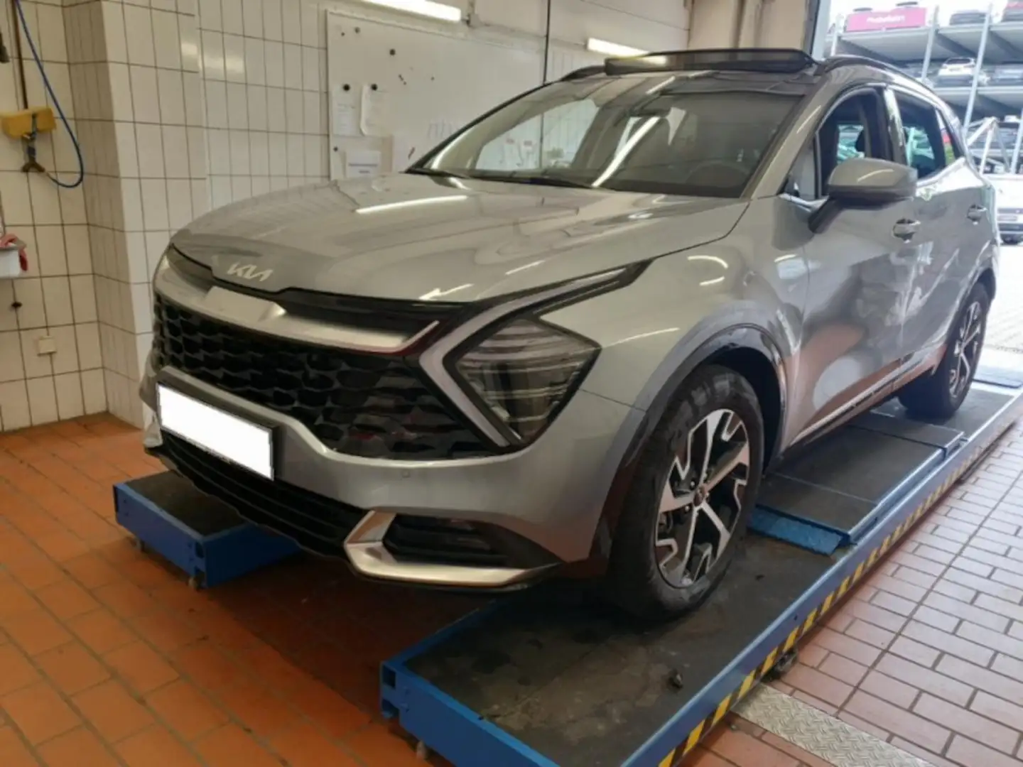 Kia Sportage 1.6 T-GDI Mild Hybrid Spirit mit Panorama Šedá - 1
