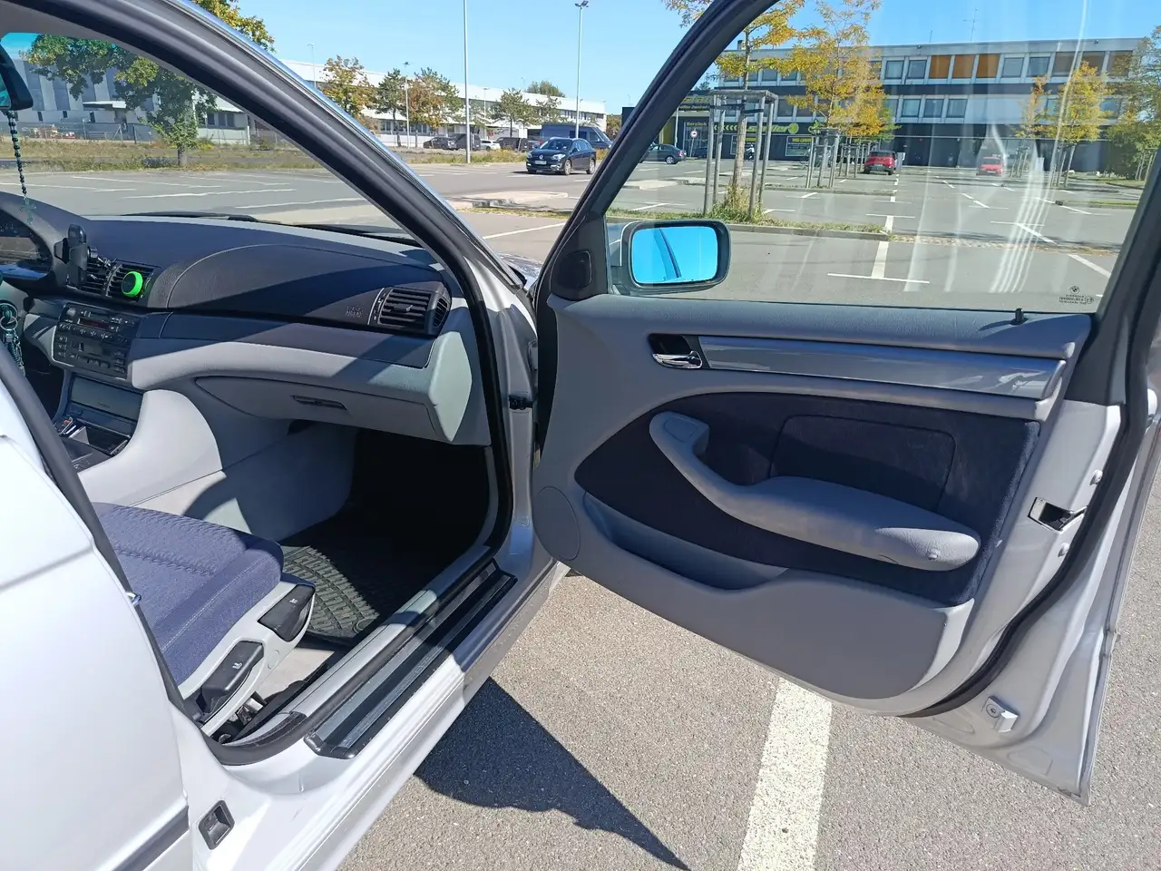 BMW 323i, foto 11