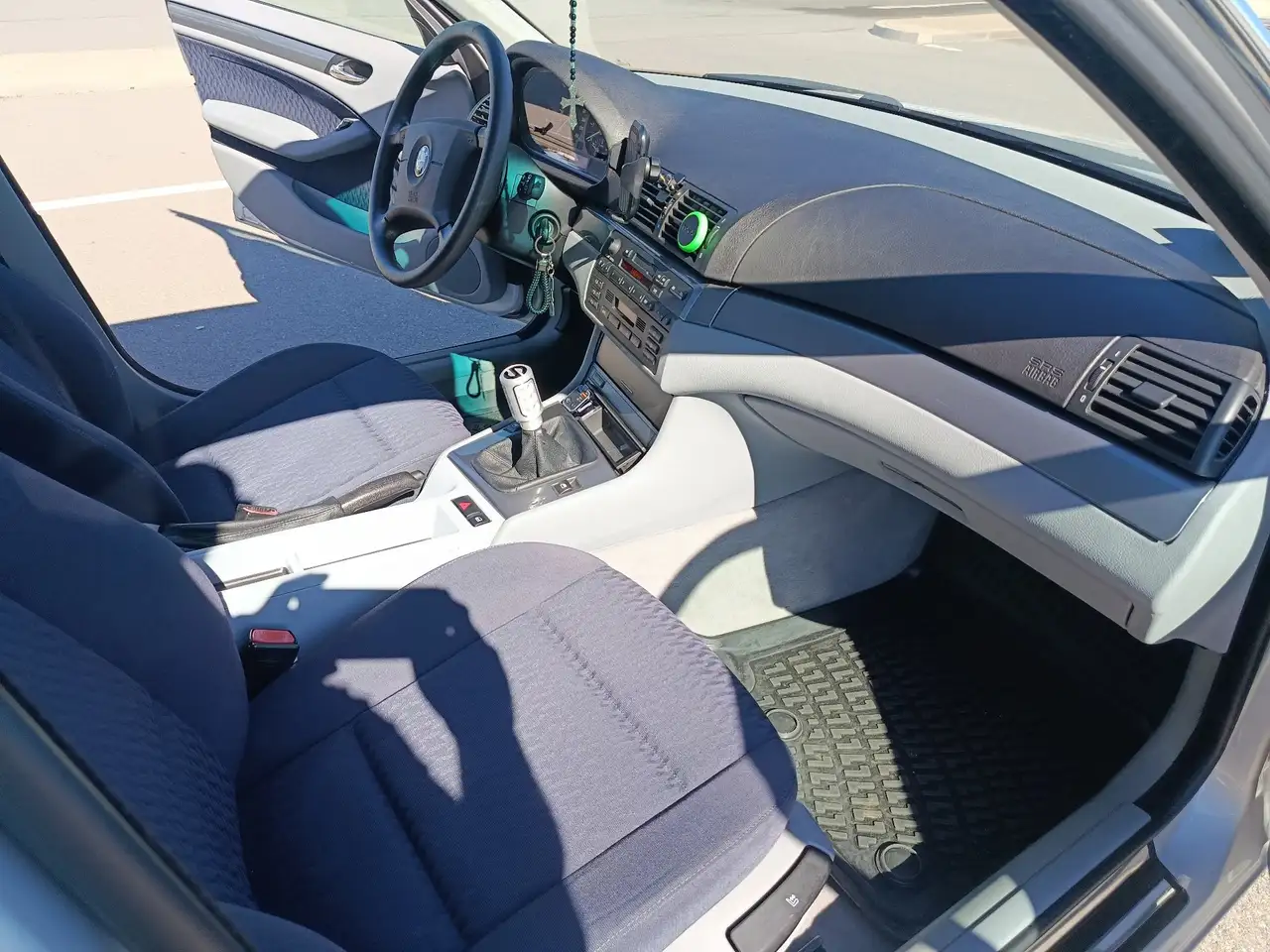 BMW 323i, foto 12