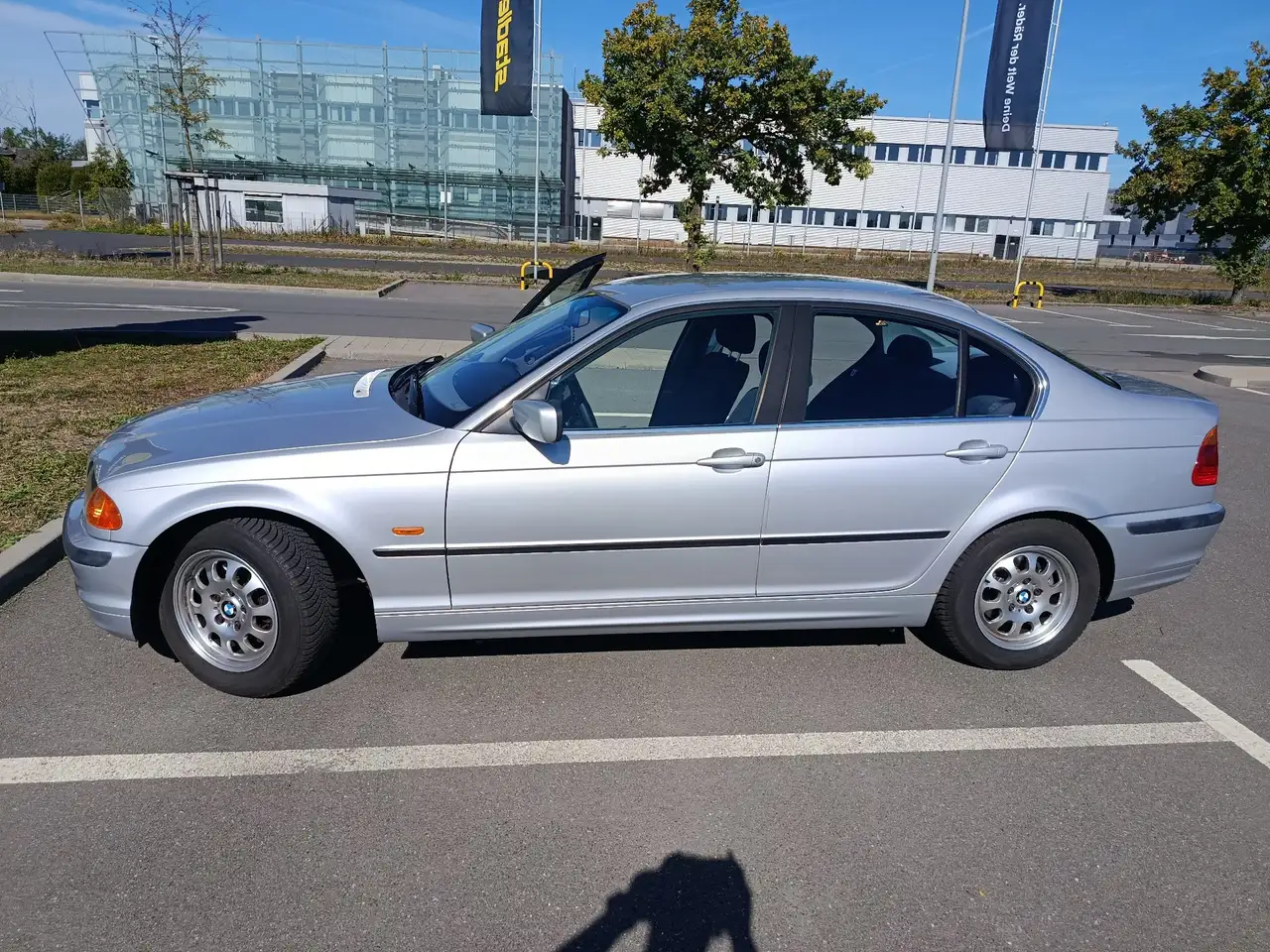 BMW 323i, foto 2