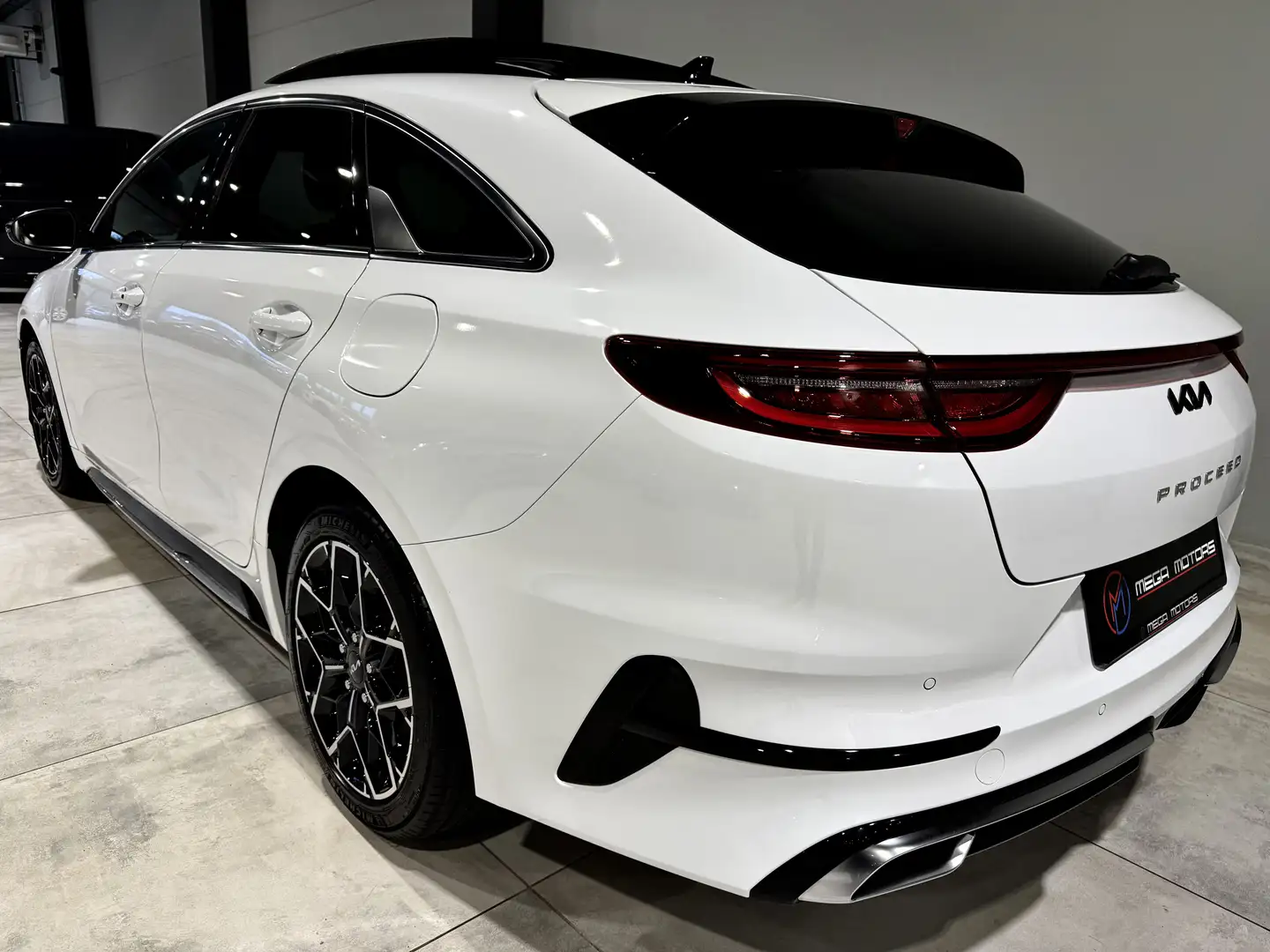 Kia ProCeed / pro_cee'd 1.5i TURBO GT-LiNE PANO B.AUTO F1 CARPLAY DiSTRO++ Blanc - 2