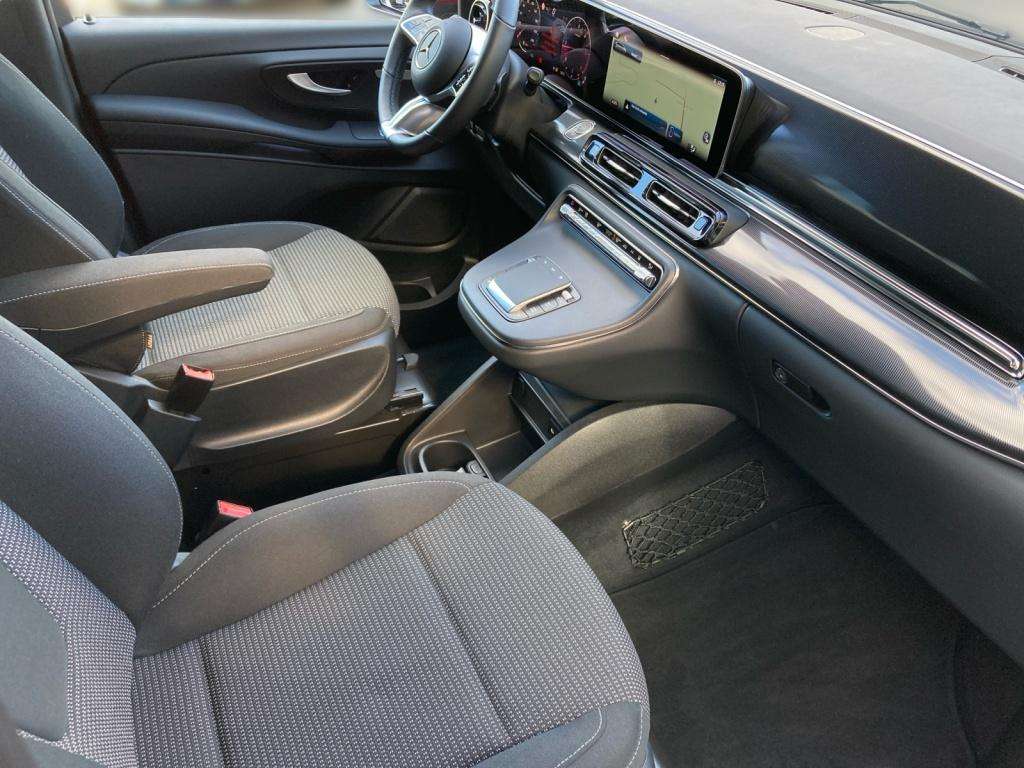 Mercedes-Benz V 220