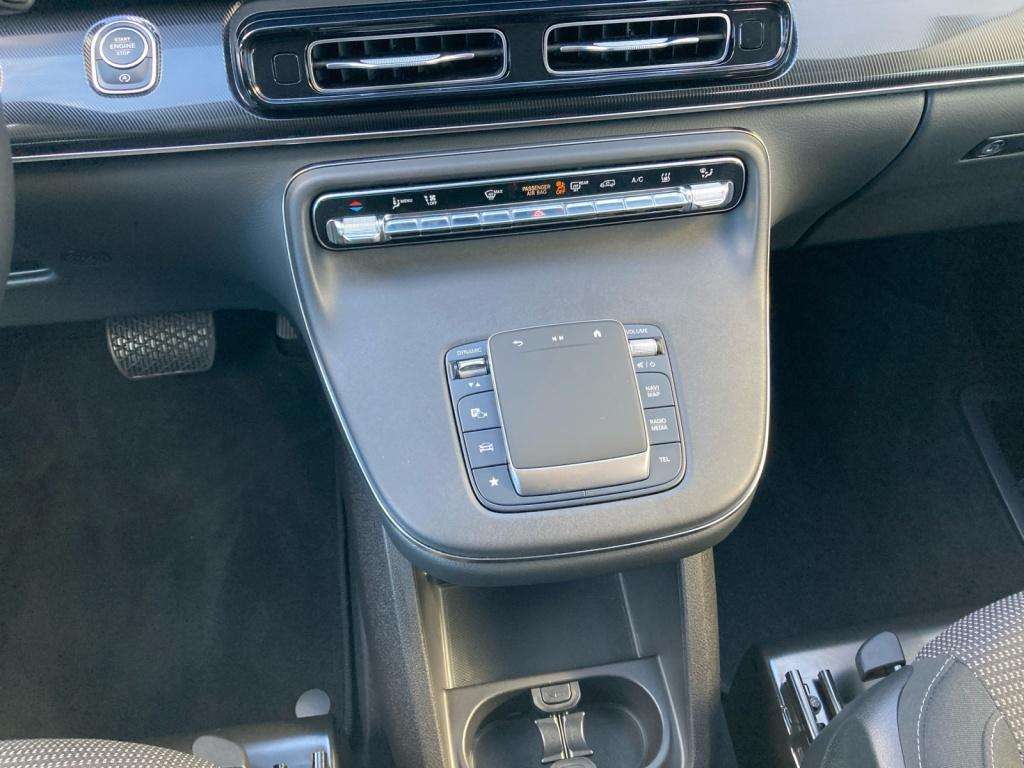 Mercedes-Benz V 220