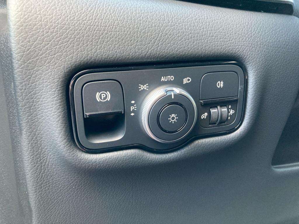 Mercedes-Benz V 220