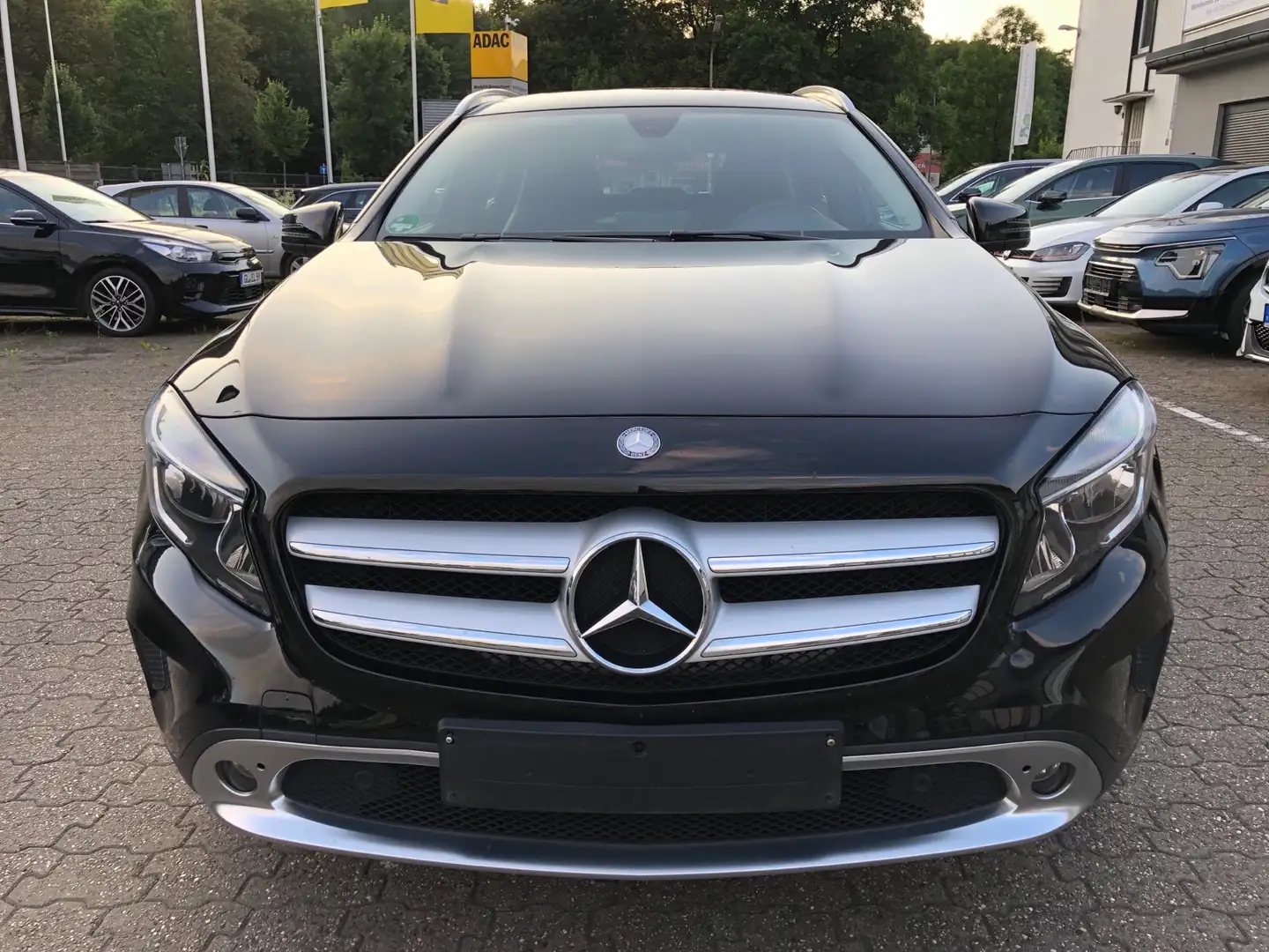 Mercedes-Benz GLA 220 d 4Matic 7G-DCT  TÜV/AU: NEU Schwarz - 1