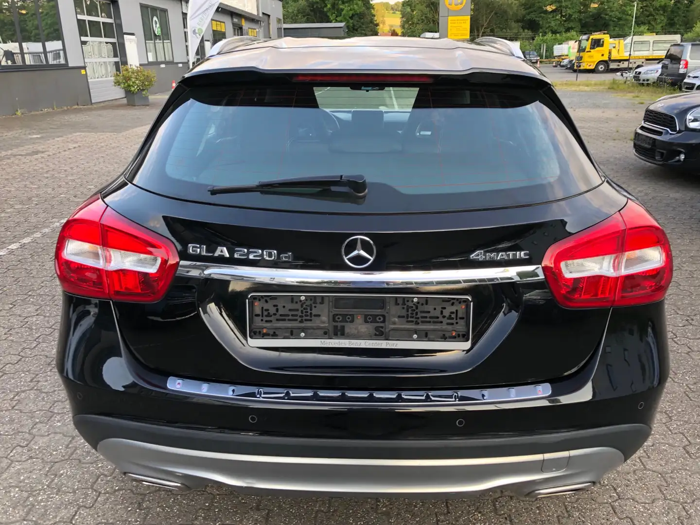 Mercedes-Benz GLA 220 d 4Matic 7G-DCT  TÜV/AU: NEU Schwarz - 2