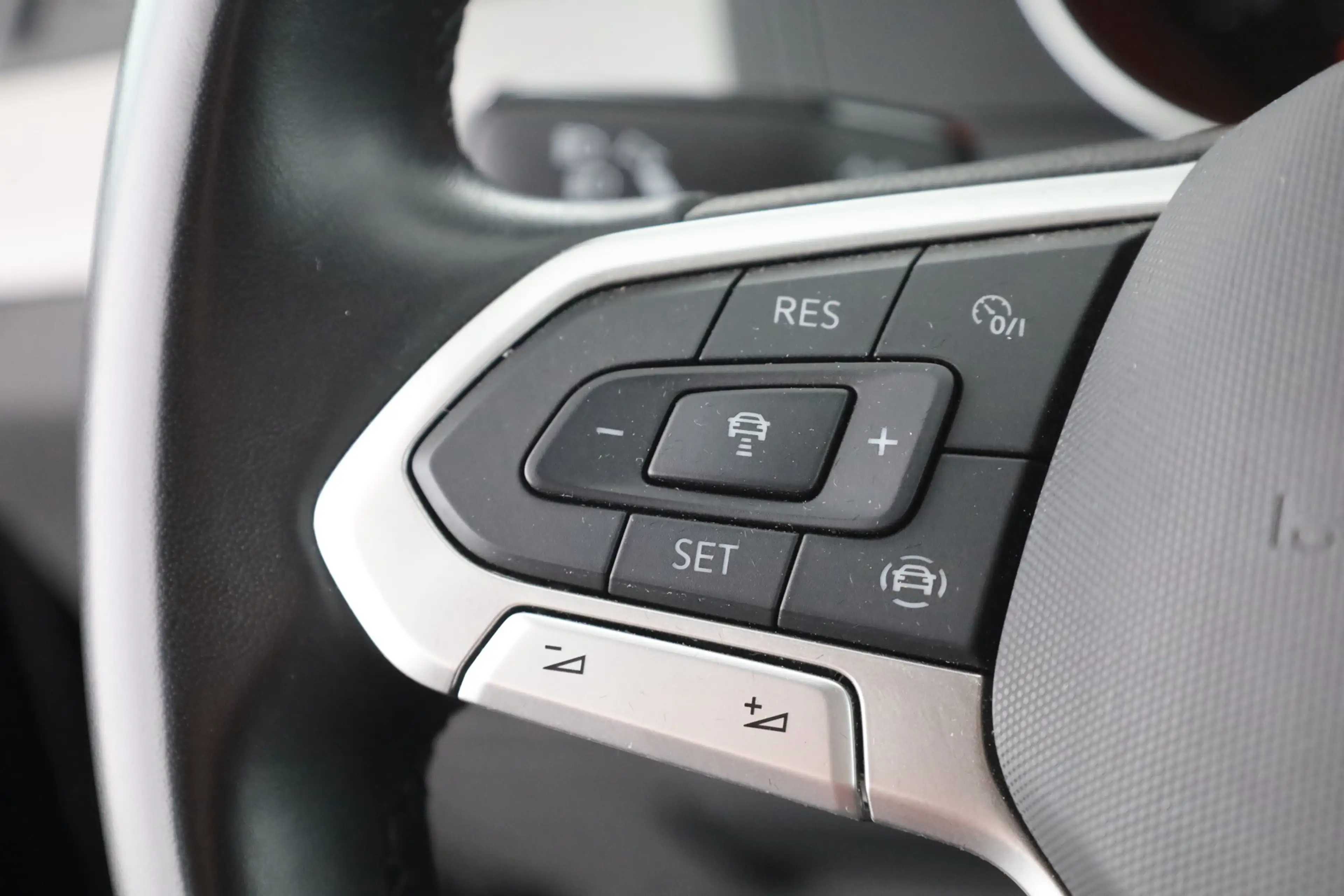 Volkswagen Passat Variant 2.0 TDI LED Navi ACC Kamera DAB — photo 15