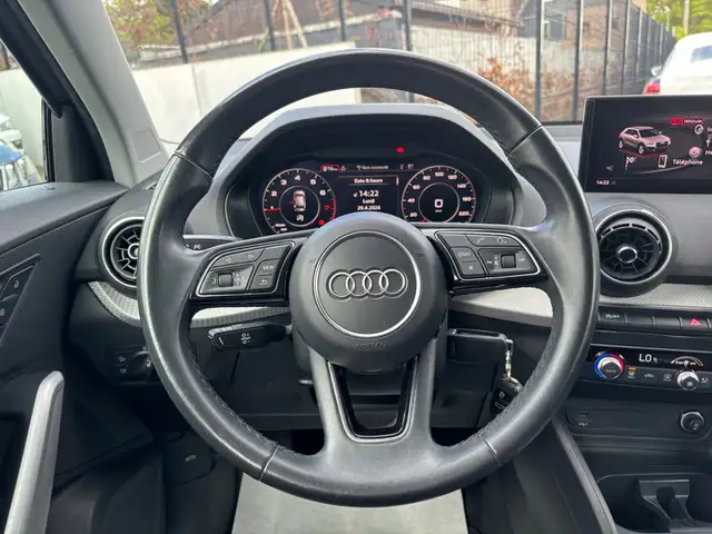 Audi Q2 view 10