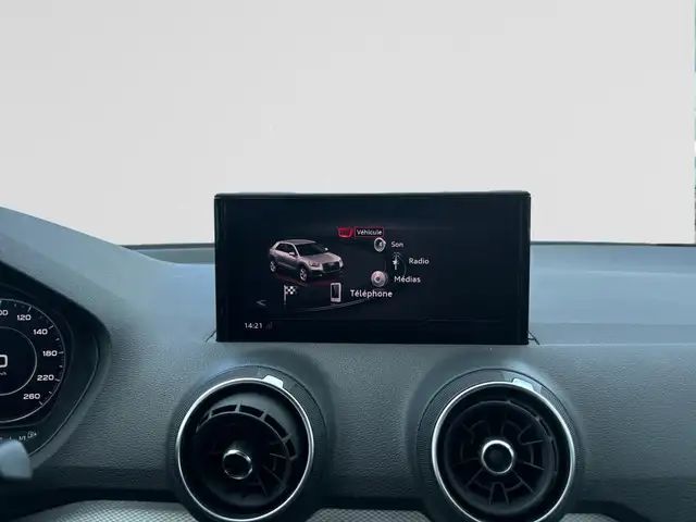Audi Q2 view 9
