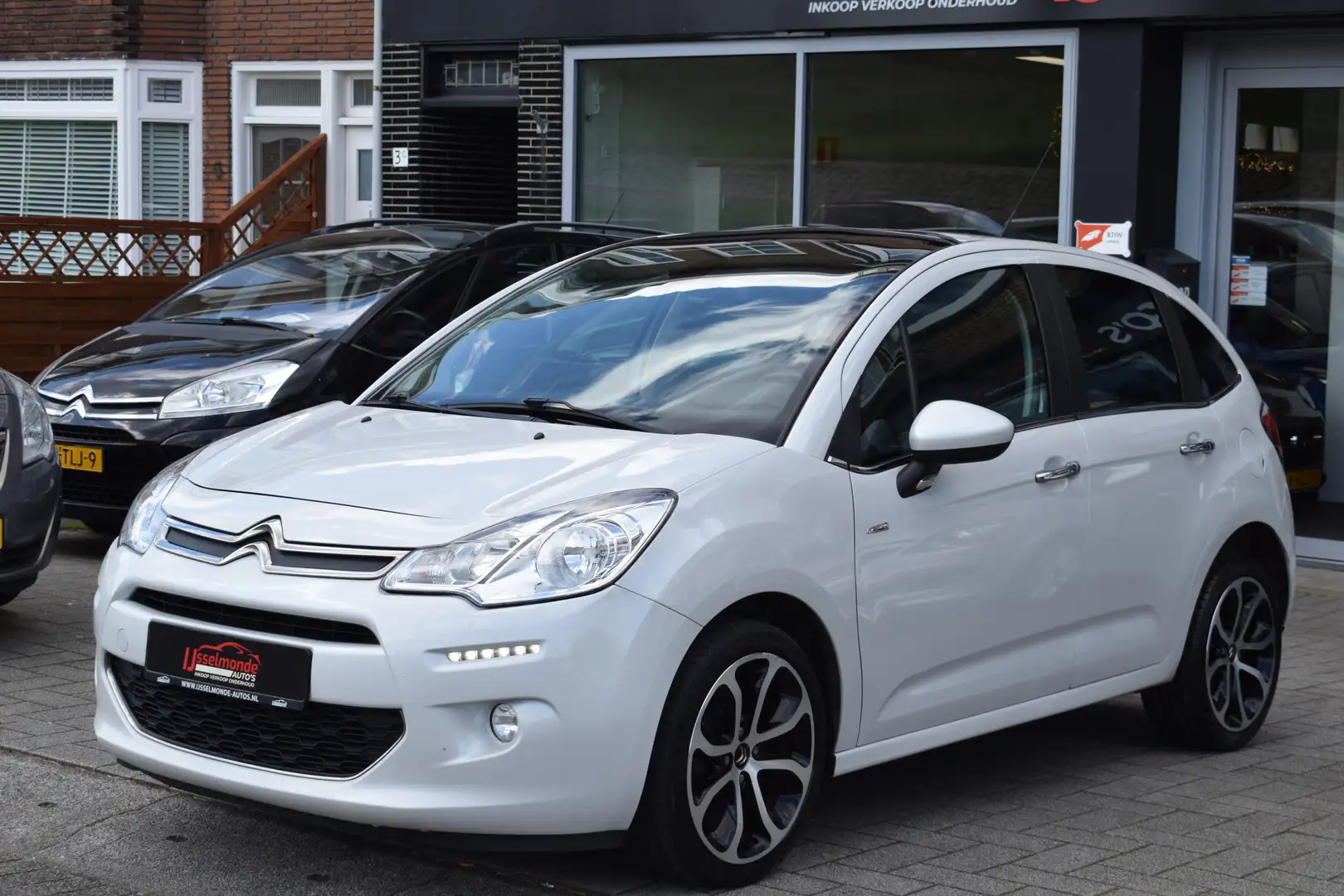 Citroen C3 1.2 PureTech Exclusive Automaat PDC Navi A.Camera Bianco - 2