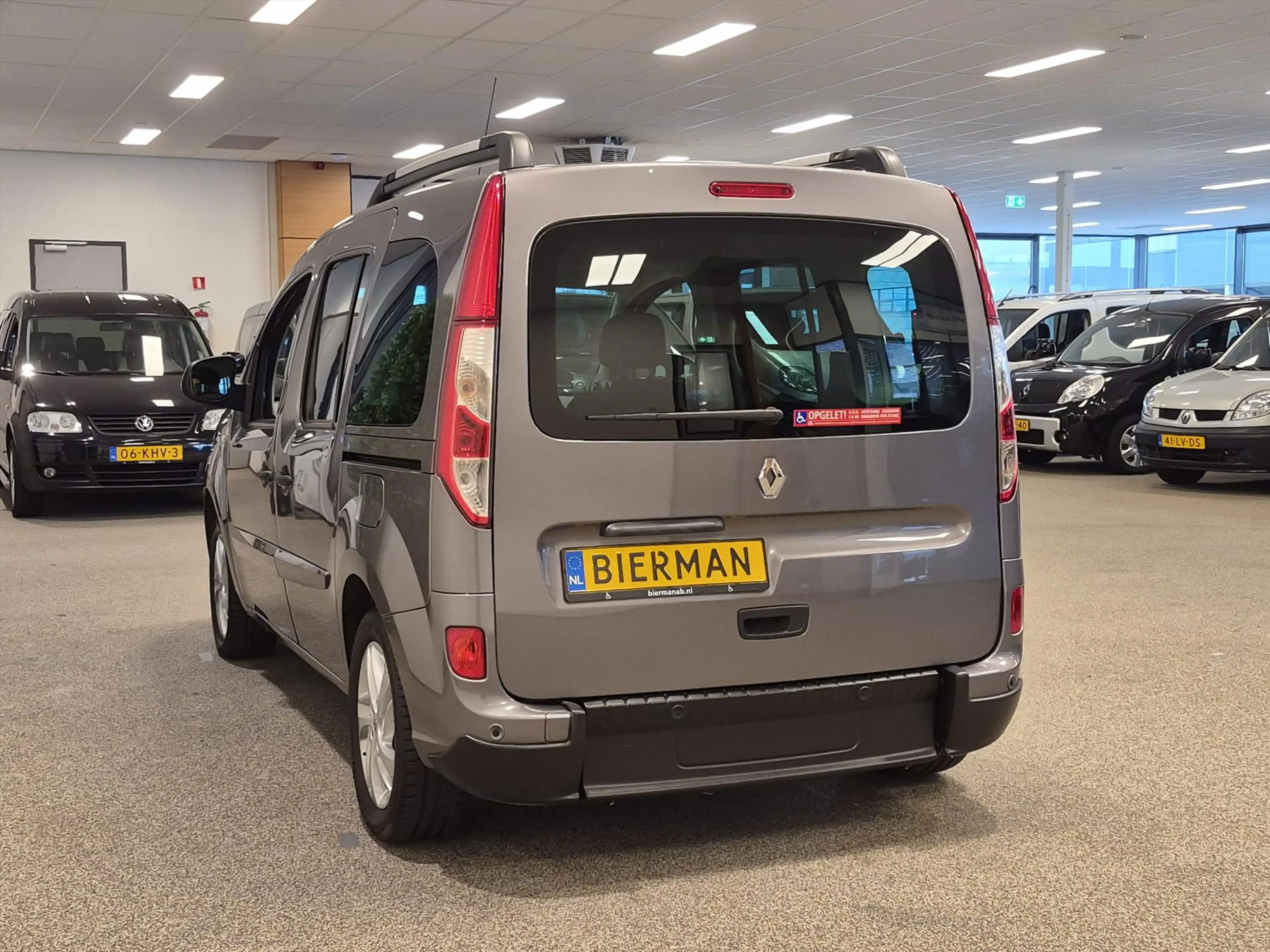 Renault Kangoo Rolstoelauto Automaat 3+1 incl. luchtvering — photo 9