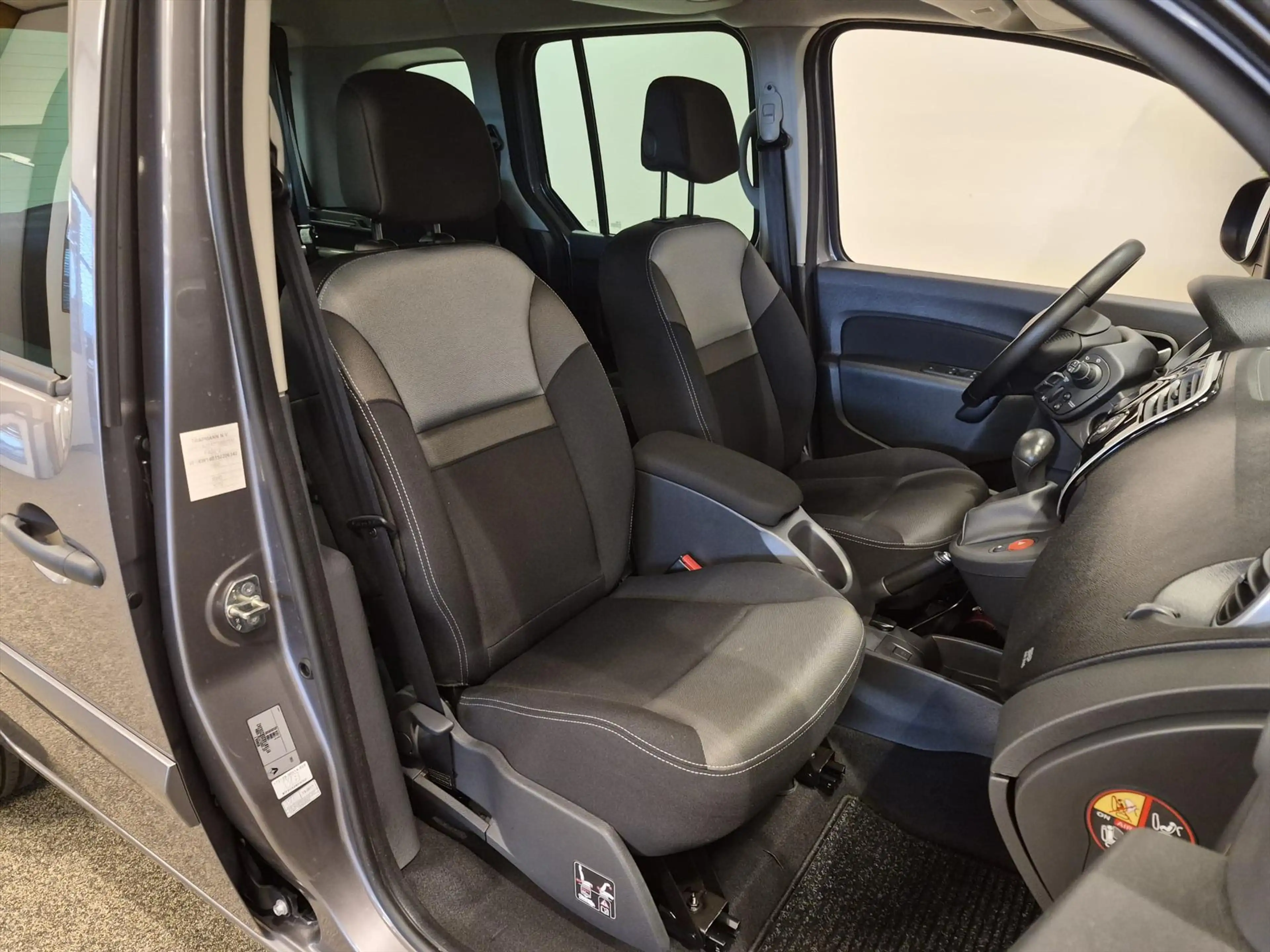 Renault Kangoo Rolstoelauto Automaat 3+1 incl. luchtvering — photo 16