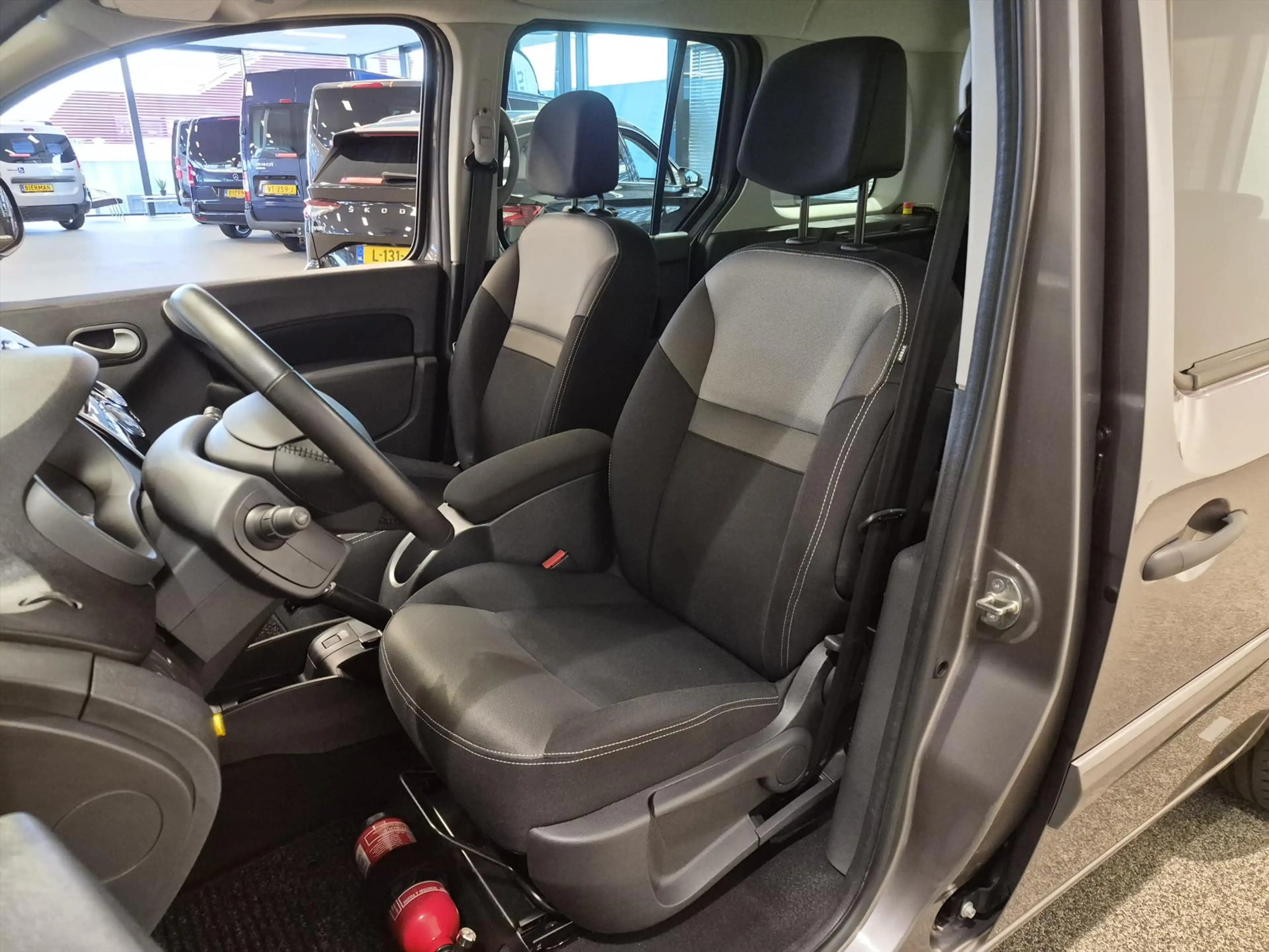 Renault Kangoo Rolstoelauto Automaat 3+1 incl. luchtvering — photo 19