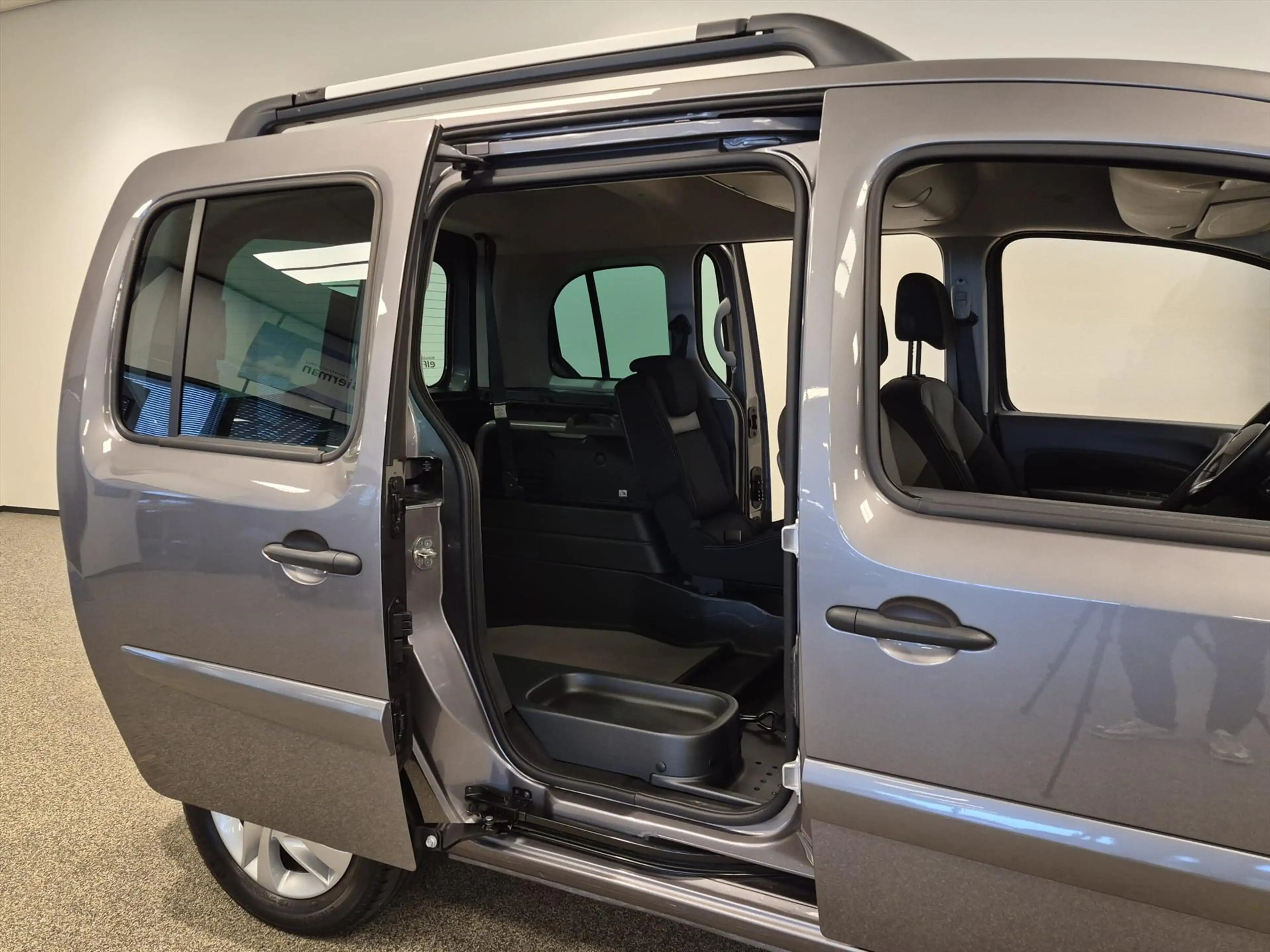 Renault Kangoo Rolstoelauto Automaat 3+1 incl. luchtvering — photo 14