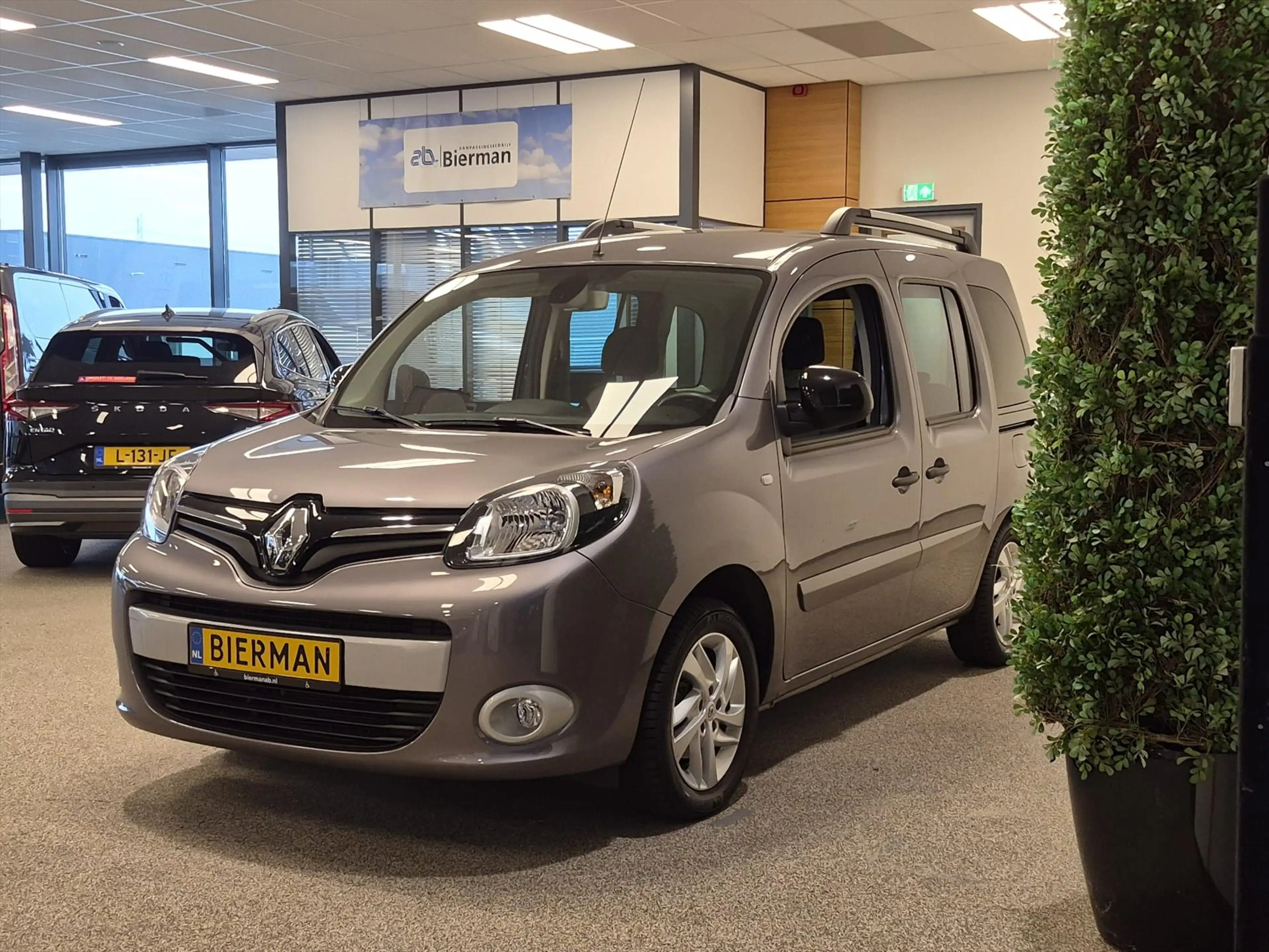 Renault Kangoo Rolstoelauto Automaat 3+1 incl. luchtvering — photo 12