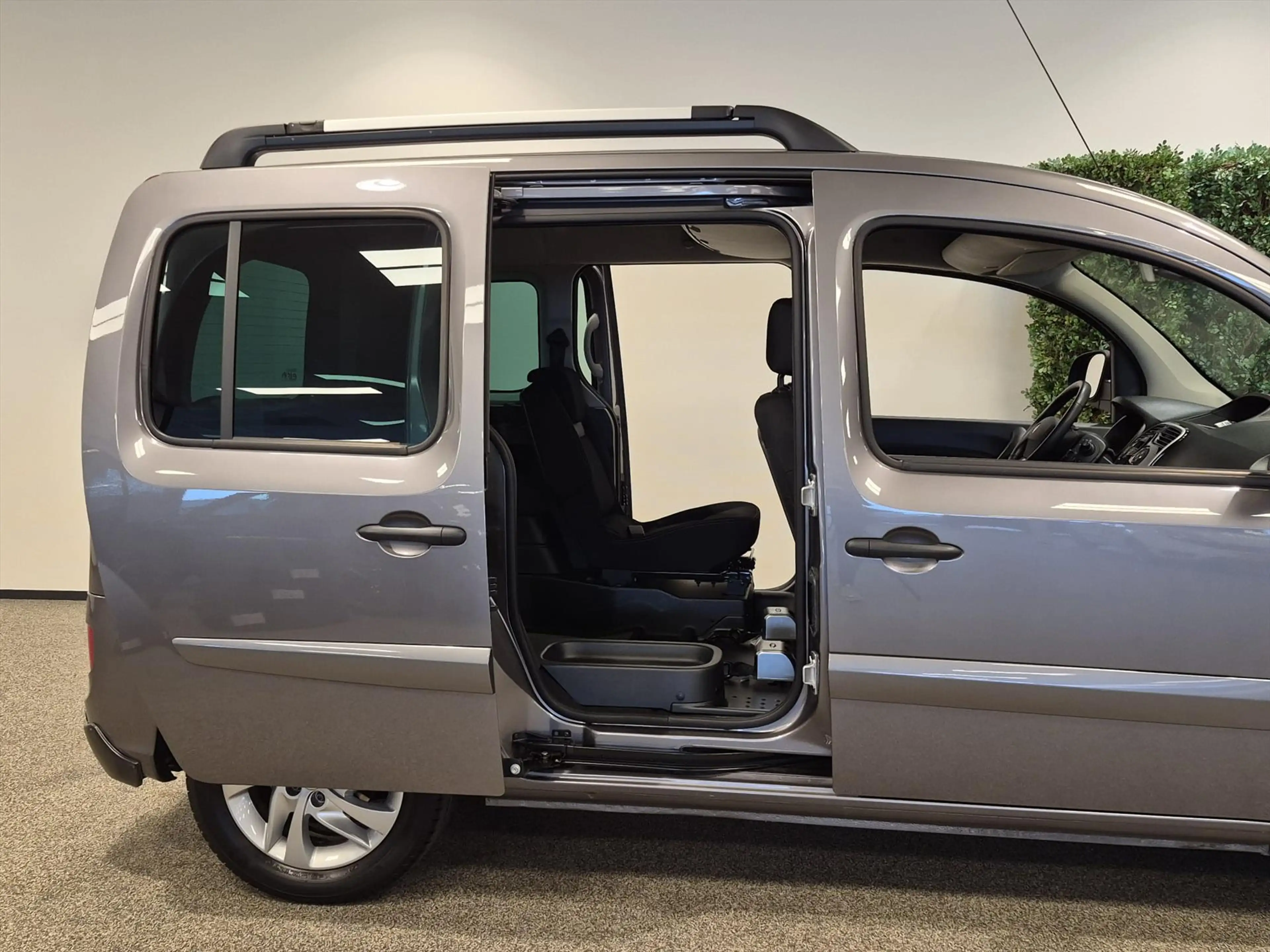 Renault Kangoo Rolstoelauto Automaat 3+1 incl. luchtvering — photo 13