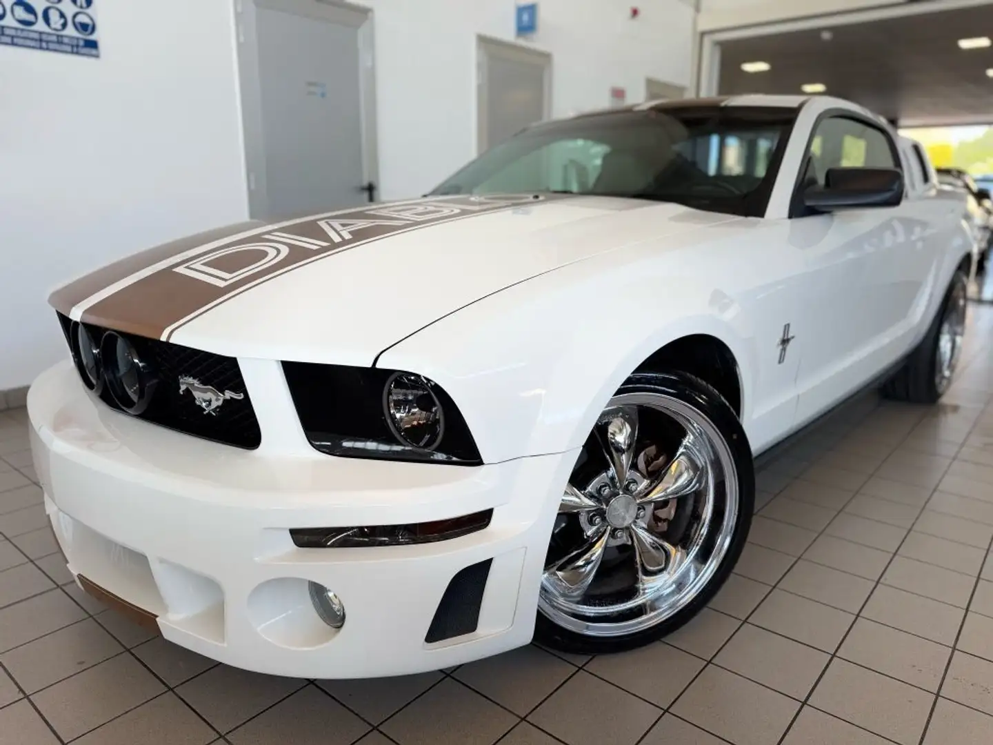Ford Mustang 4.0 V6 //BELL1SS1MA//CERCHI 20//AUTOMATICA Bílá - 1