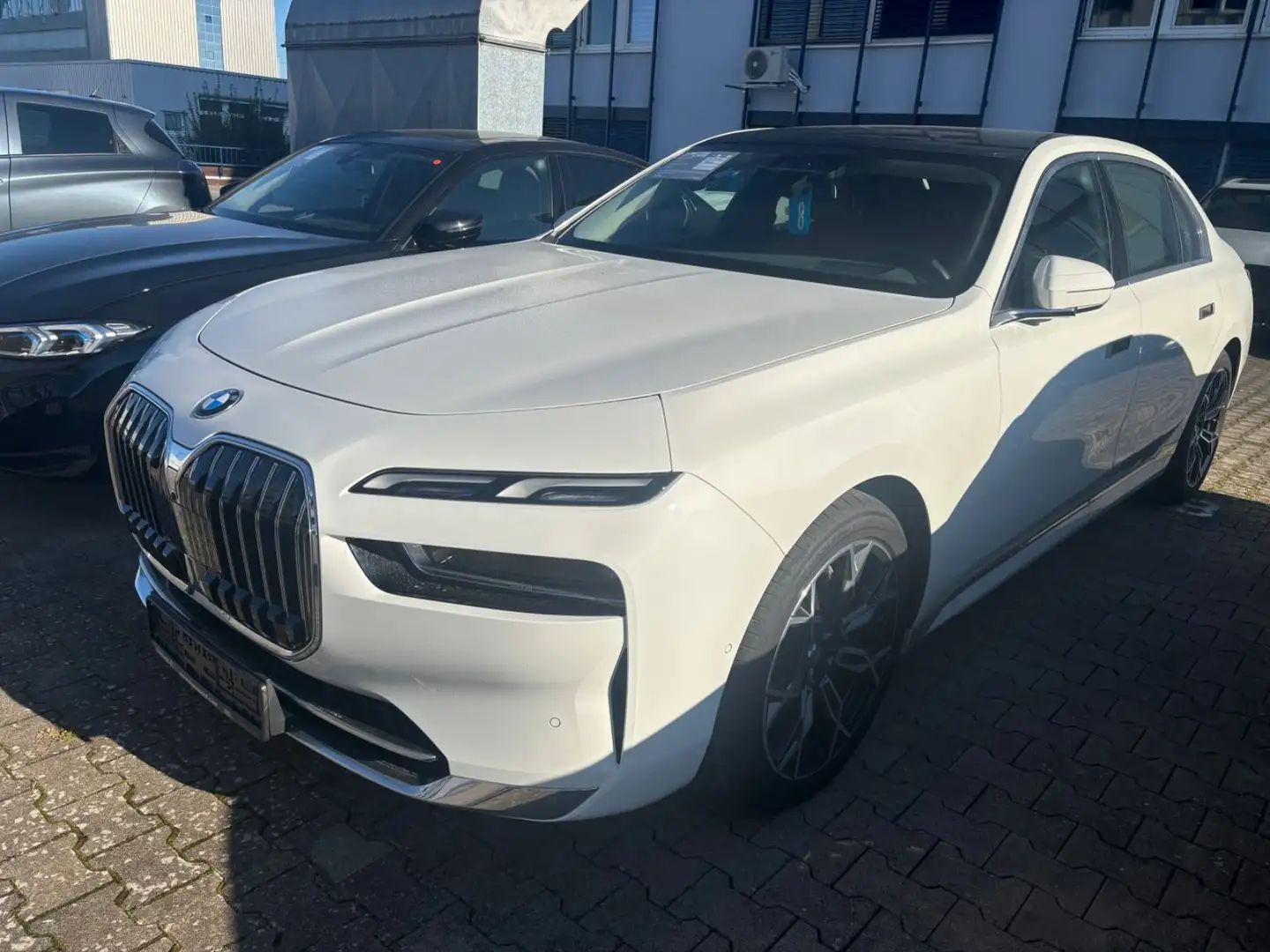 BMW 740 d xDrive Iconic Glow  Autobahnassist Weiß - 1