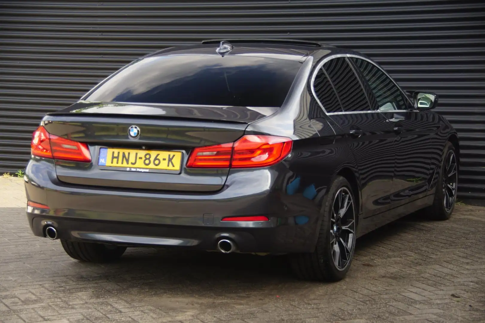 BMW 520 5-serie 520i Executive | Pano | Soft-close | Camer Grijs - 2
