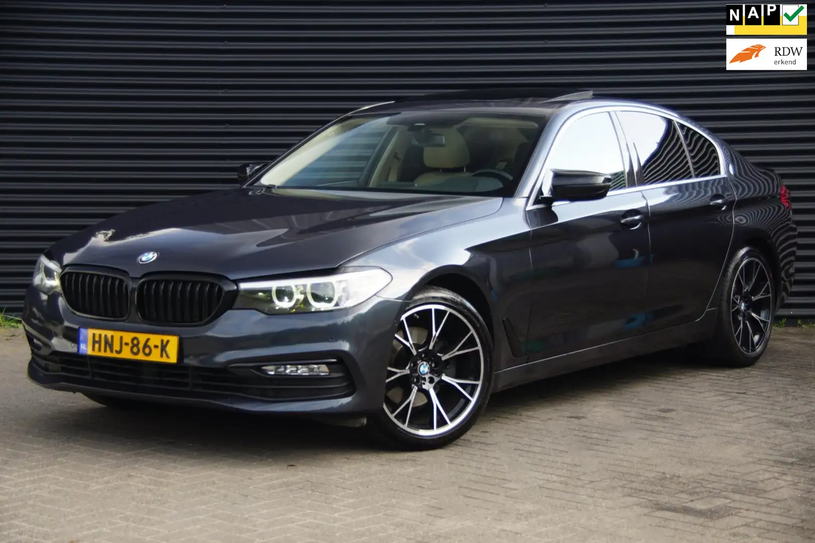 BMW 520 5-serie 520i Executive | Pano | Soft-close | Camer Grijs - 1