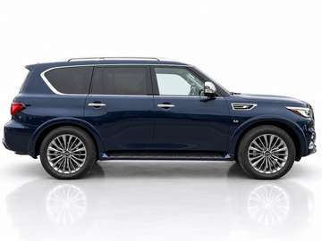 LUXE 8-Passenger