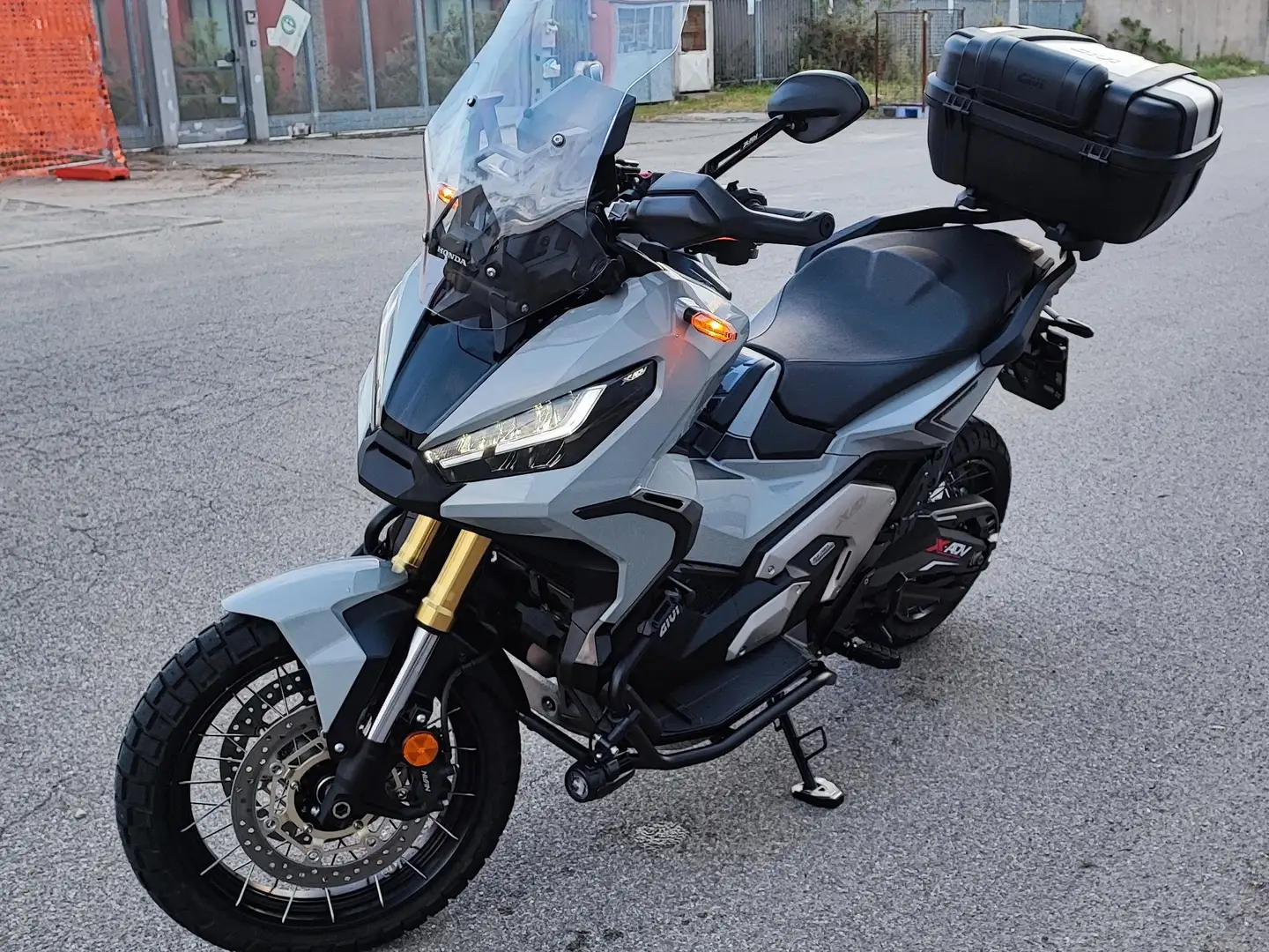 Honda X-ADV Adventur Gri - 1