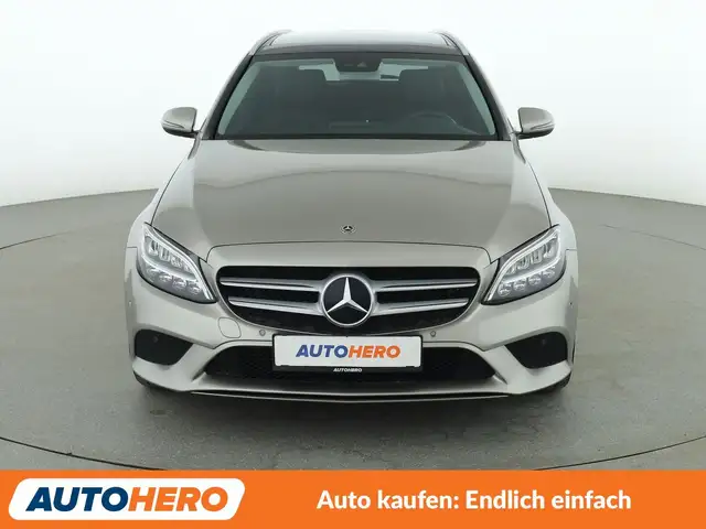 Mercedes-Benz C-Class view 9