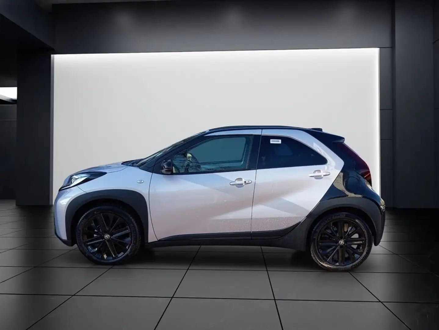 Toyota Aygo X X S-CVT JBL 53 kW, 5-türig Silber - 2