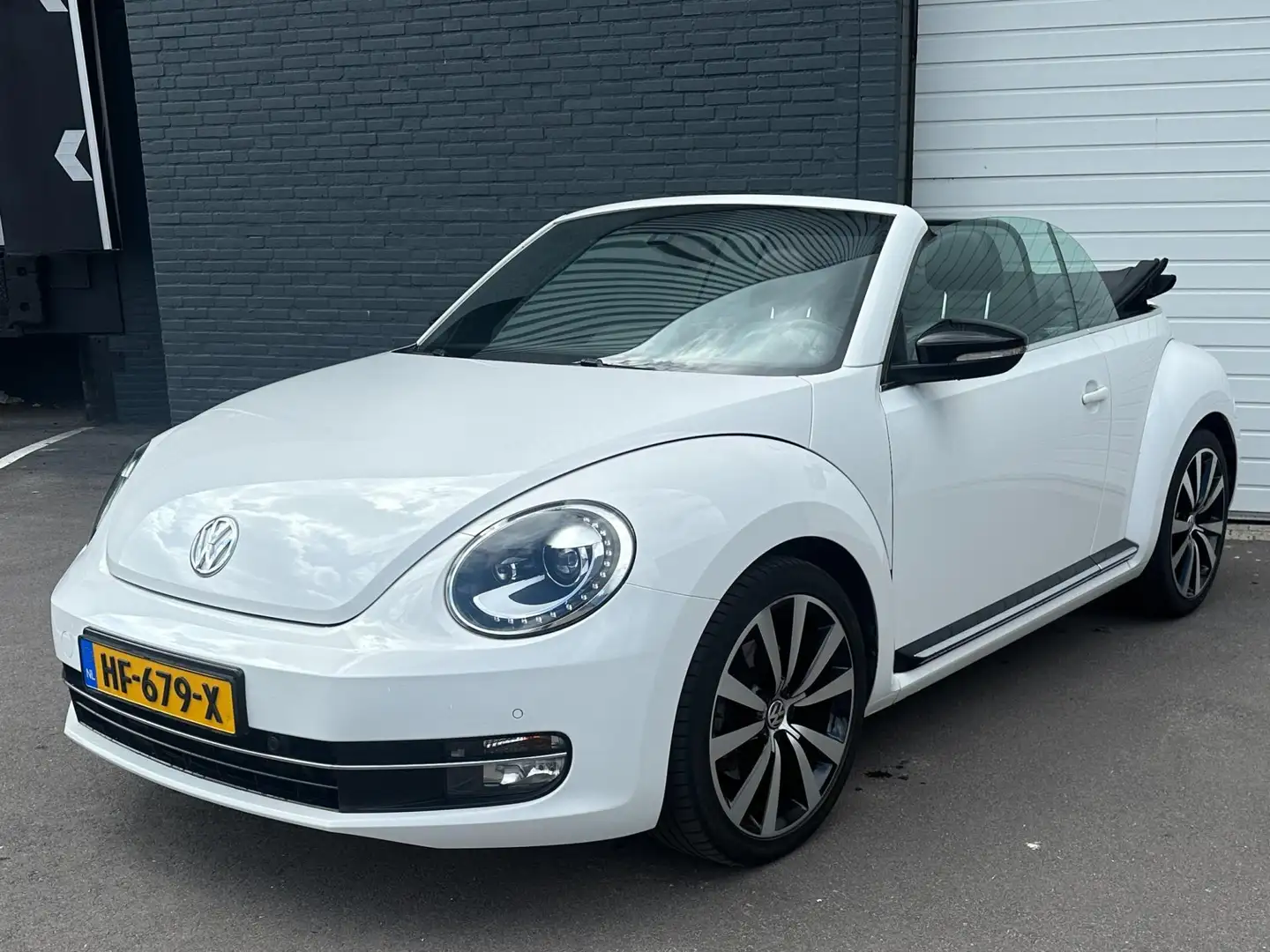 Volkswagen Beetle Cabriolet 1.4 TSI Sport AUTO/LEDER/FENDER/NAVI/LMV Wit - 2