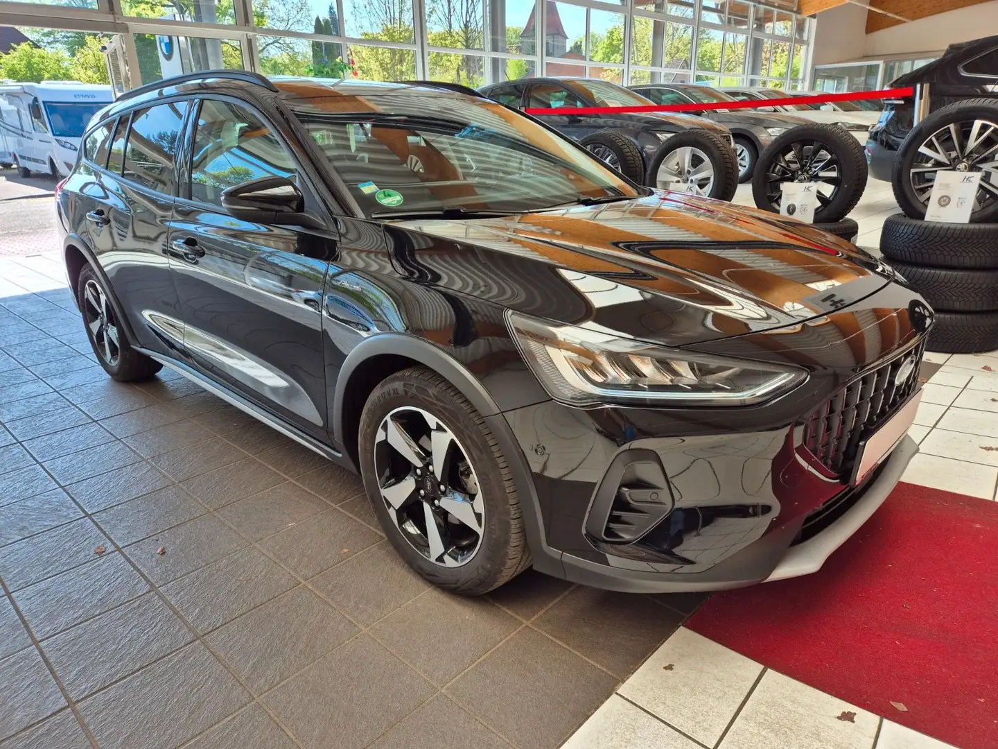 Ford Focus Turnier Active X Navi AHK LED Kamera ACC Schwarz - 2