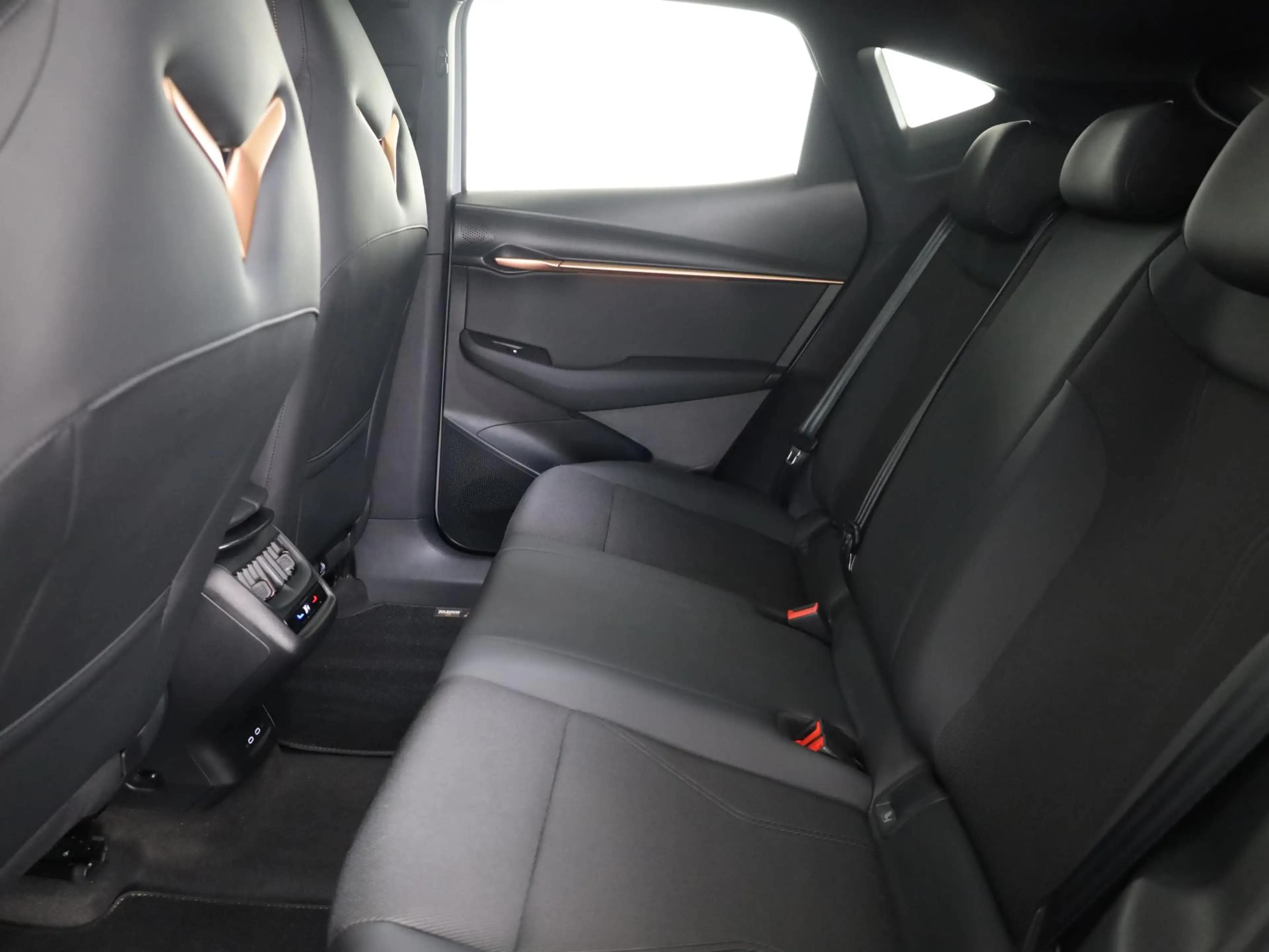 CUPRA Tavascan Business 82 kWh 286 pk | Navigatie | Warmtepomp | — photo 15